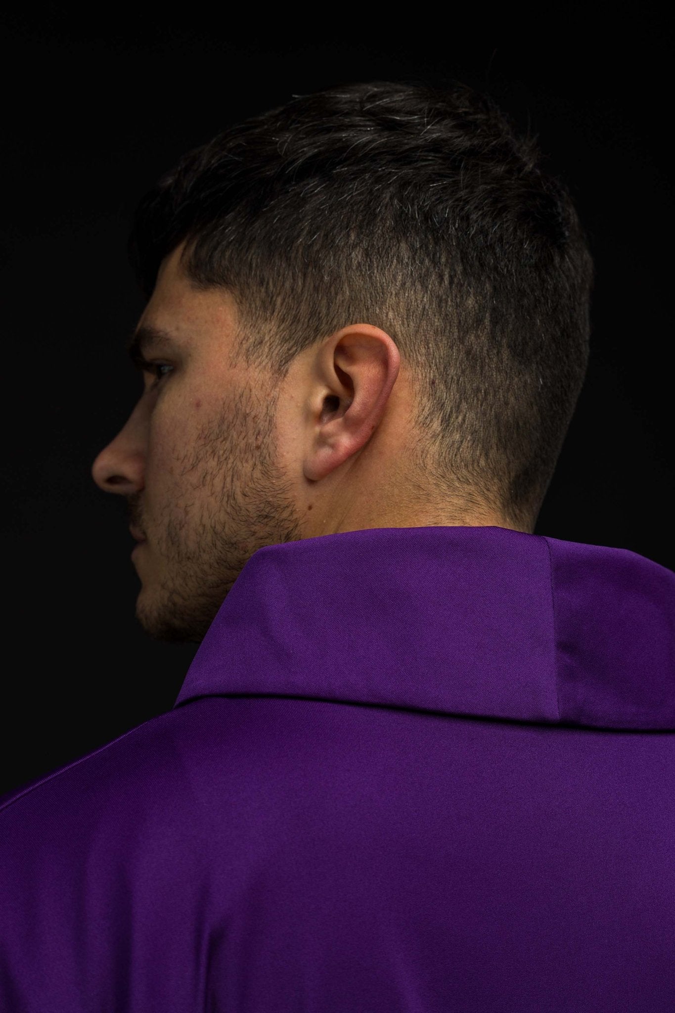 Purple chasuble made of light SACROLITE texture KOR/387/03/78 - CHASUBLES.COM