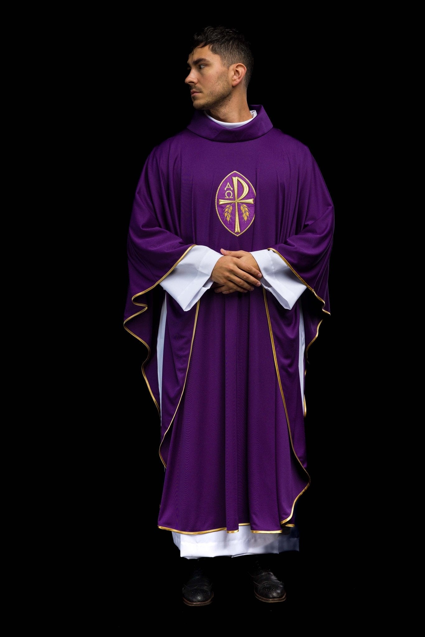 Purple chasuble made of light SACROLITE texture KOR/387/03/78 - CHASUBLES.COM