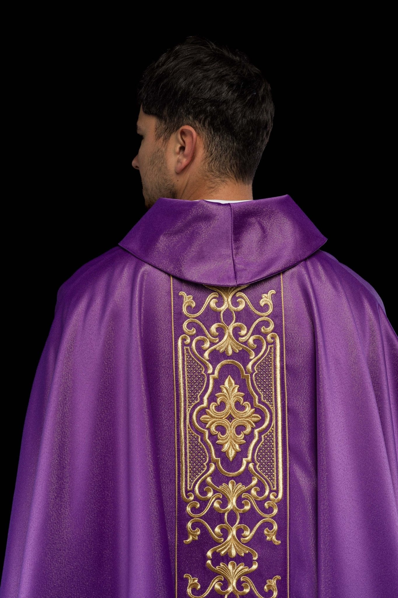 Purple chasuble richly embroidered, shining LE/7021/03 - CHASUBLES.COM