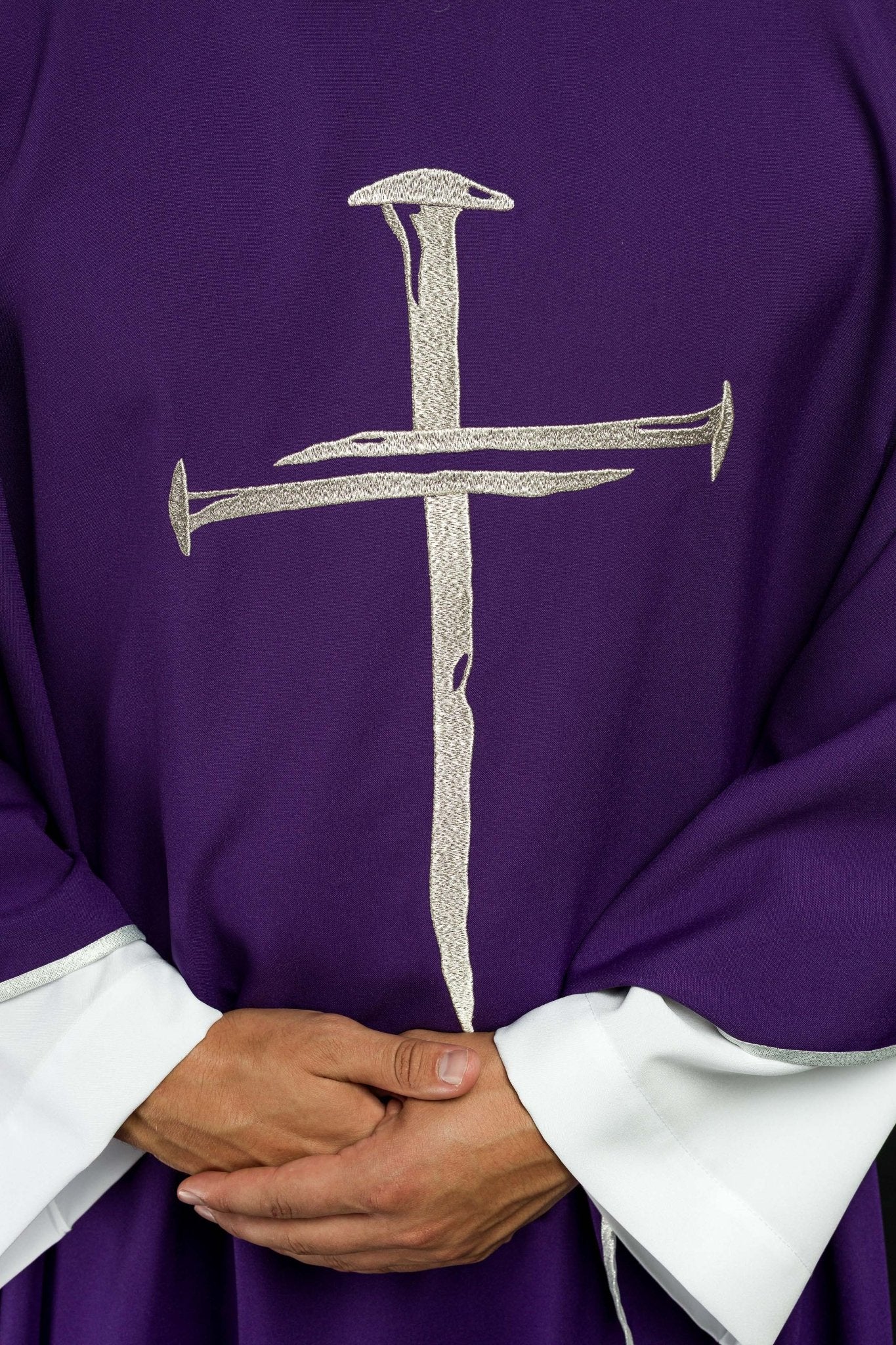 Purple Chasuble with a Cross KOR/225/03/12 FIOLET - CHASUBLES.COM