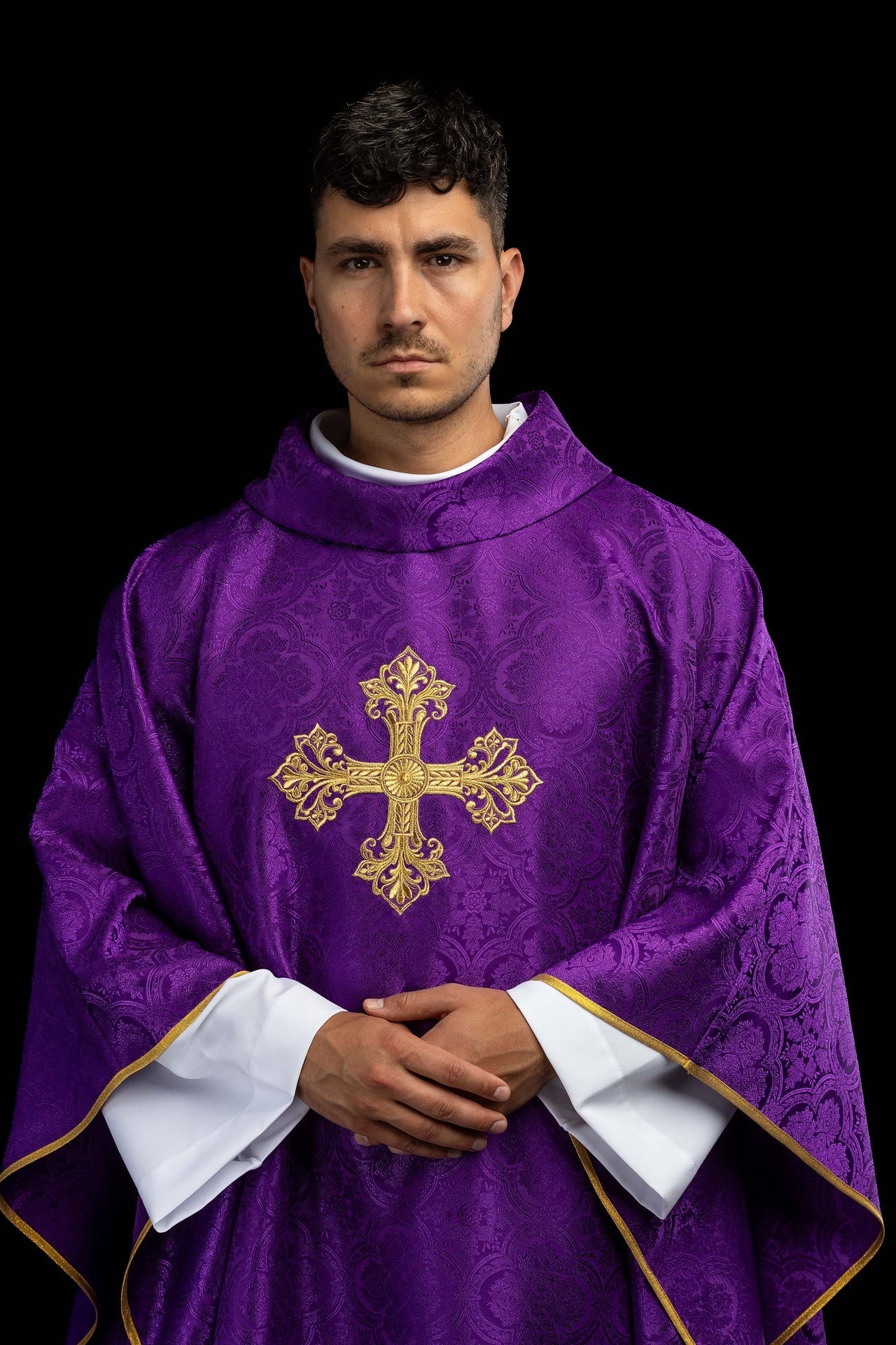 Purple chasuble with a cross made from jacquard fabric KOR/403/03/11 - CHASUBLES.COM