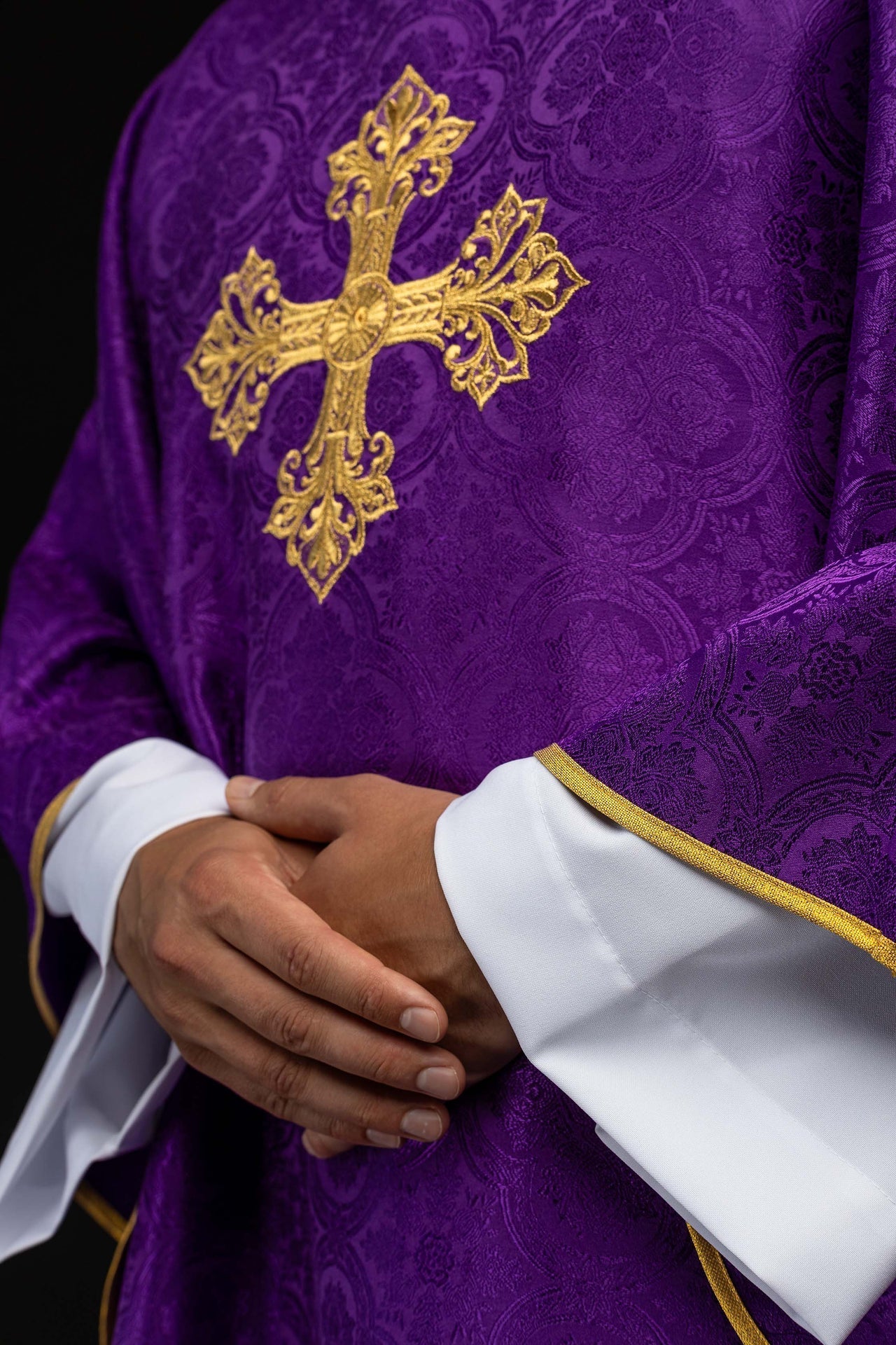 Purple chasuble with a cross made from jacquard fabric KOR/403/03/11 - CHASUBLES.COM