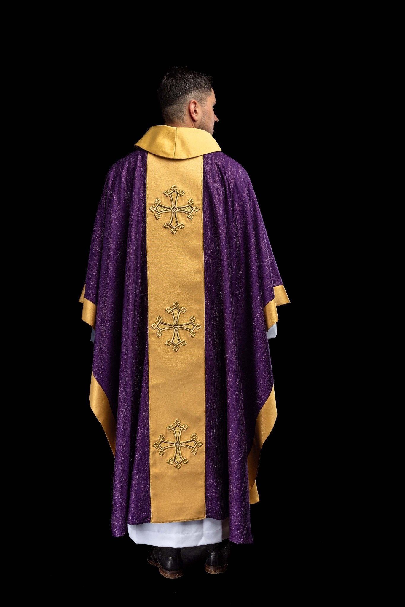 Purple chasuble with an embroidered cross motif and band on decorative fabric LE/7034/03 - CHASUBLES.COM