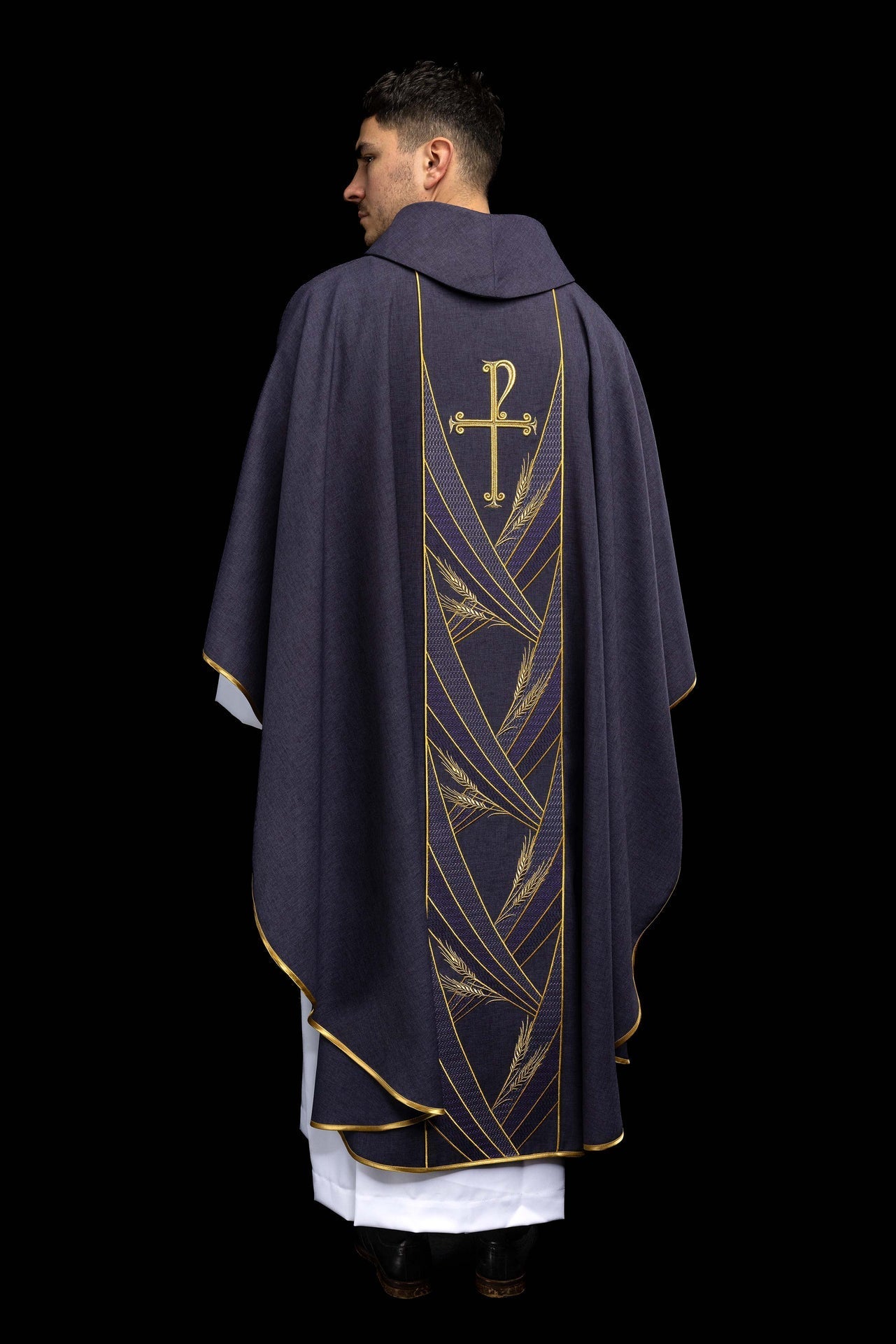 Purple chasuble with an embroidered Pax band LE/7050/03 - CHASUBLES.COM