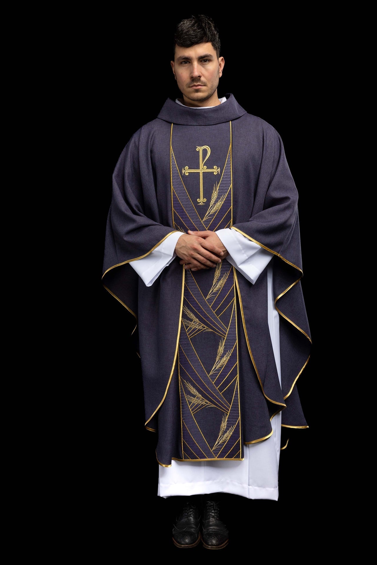 Purple chasuble with an embroidered Pax band LE/7050/03 - CHASUBLES.COM