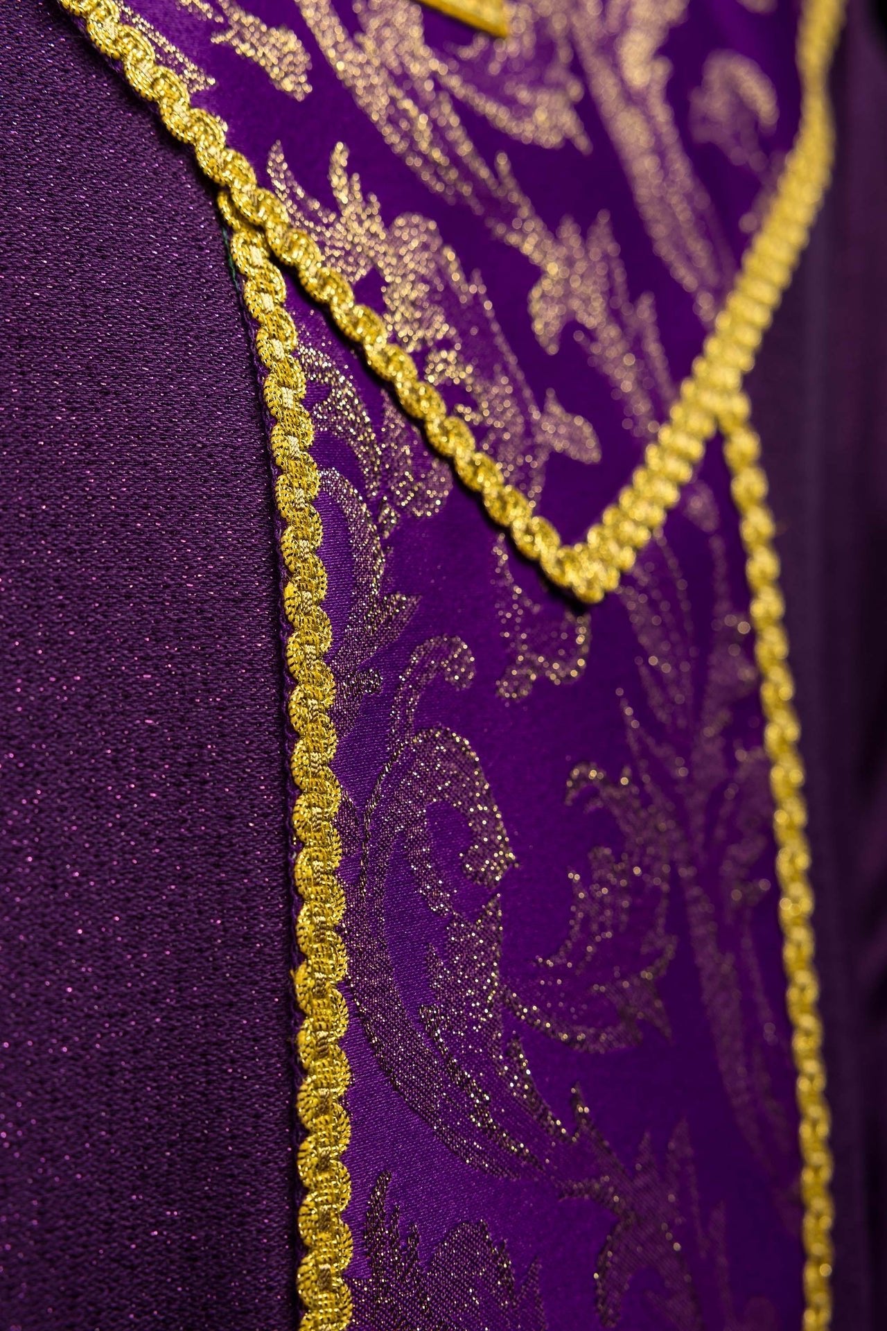 Purple Chasuble with Cross Adorned with Jacquard Fabric LE/7075/03 - CHASUBLES.COM