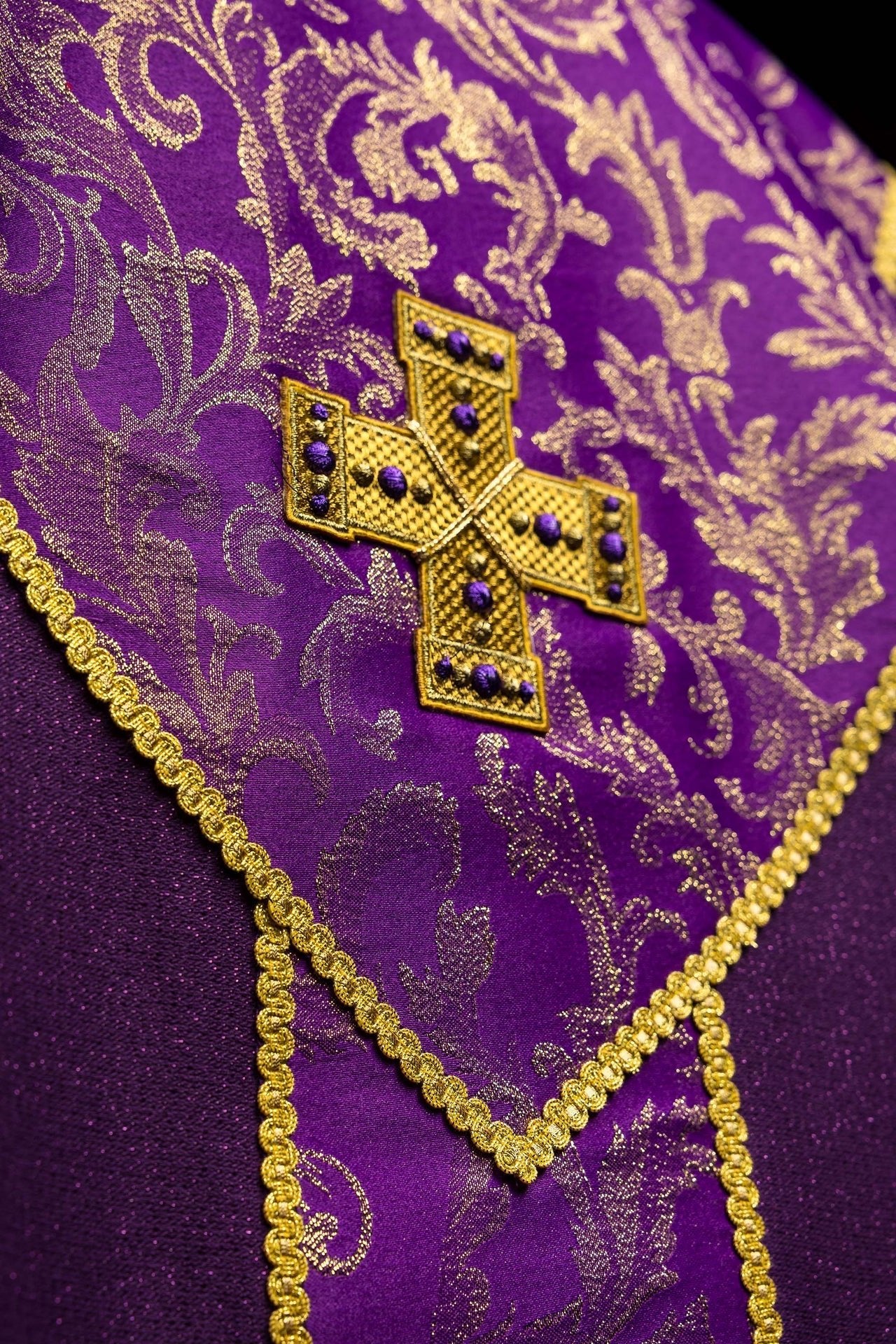 Purple Chasuble with Cross Adorned with Jacquard Fabric LE/7075/03 - CHASUBLES.COM
