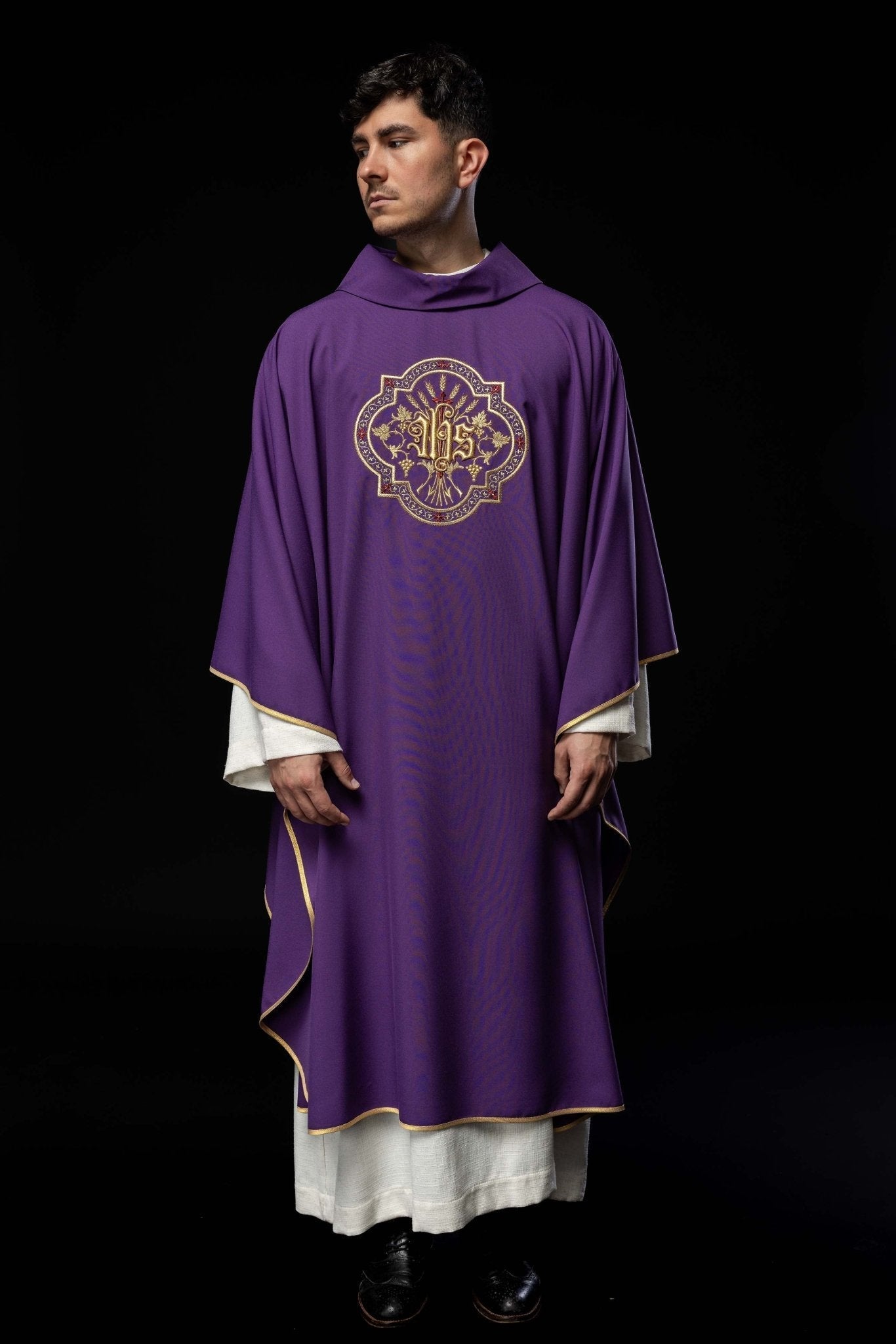 Purple chasuble with IHS and PAX embroidery KOR/119/03/01 FIOLET - HAFTINAUSA.COM