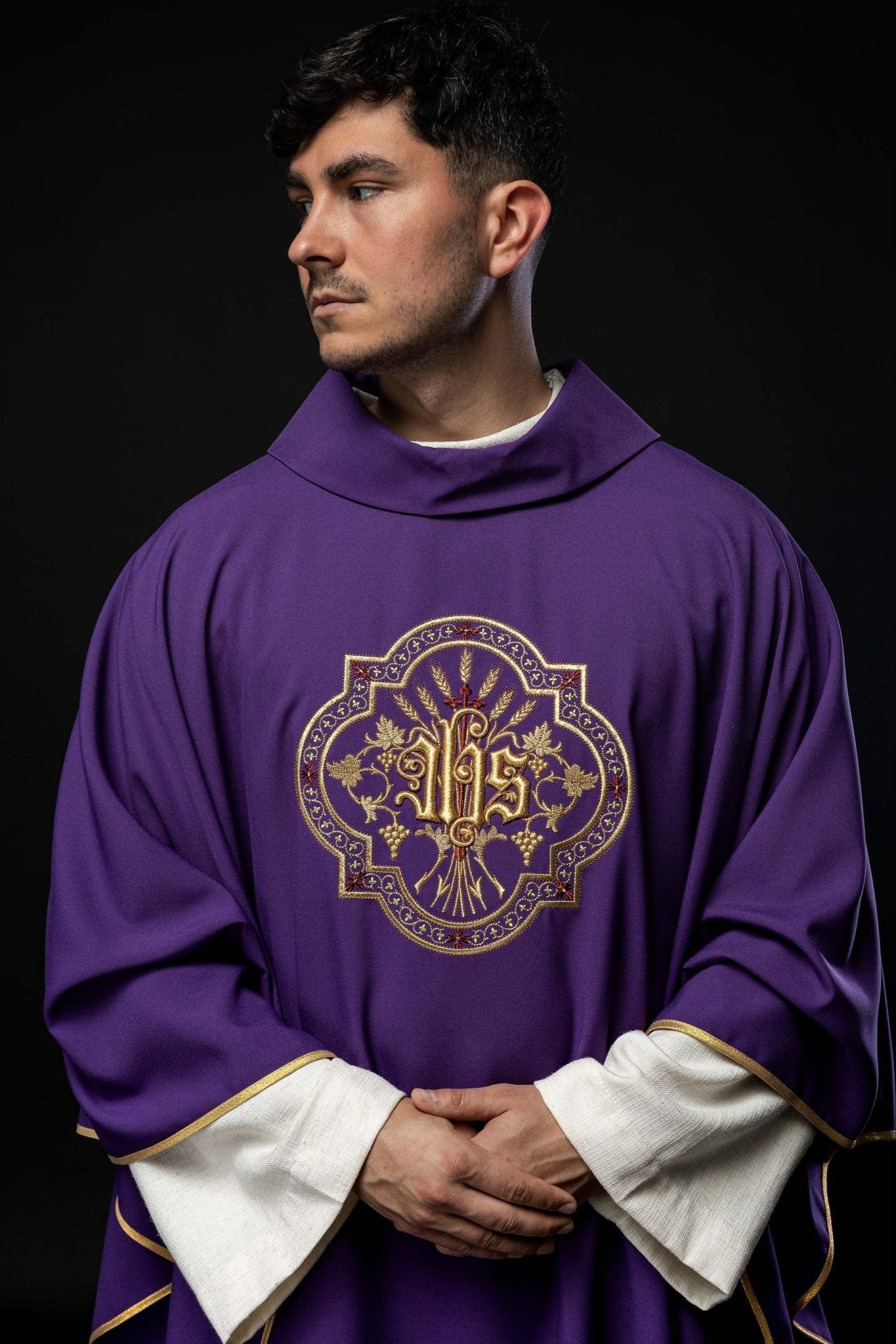 Purple chasuble with IHS and PAX embroidery KOR/119/03/01 FIOLET - HAFTINAUSA.COM
