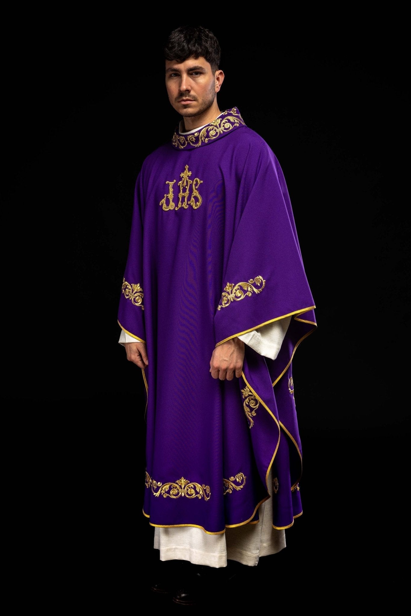 Purple chasuble with IHS embroidery KOR/157/03/01 FIOLET - HAFTINAUSA.COM