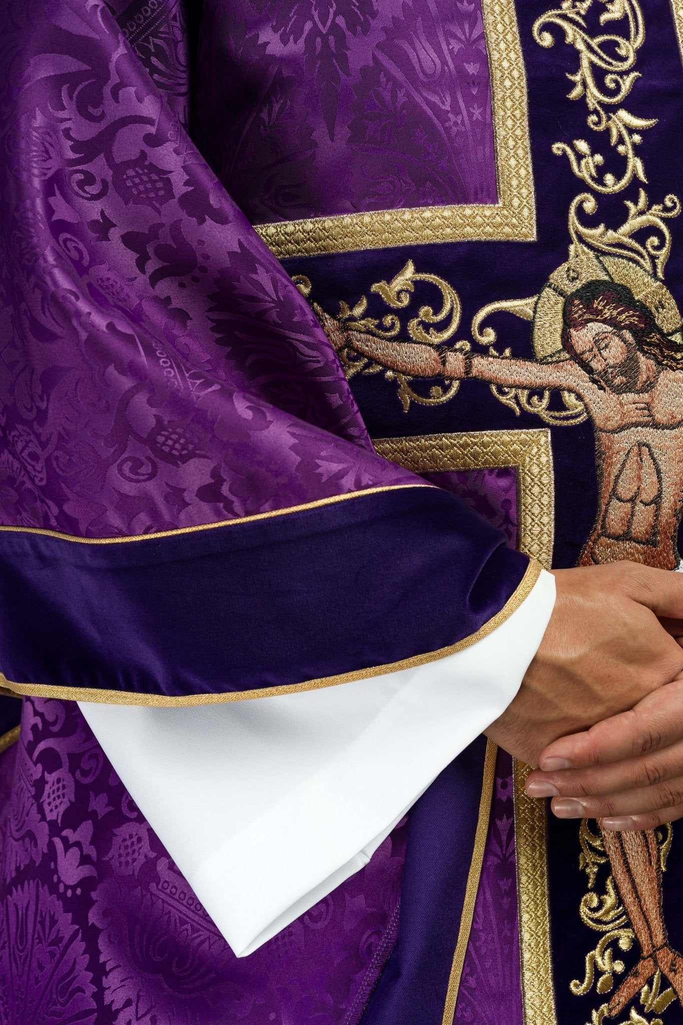 Purple chasuble with Jesus Christ on Cross embroidery KOR/190/03/83/PA FIOLET - CHASUBLES.COM
