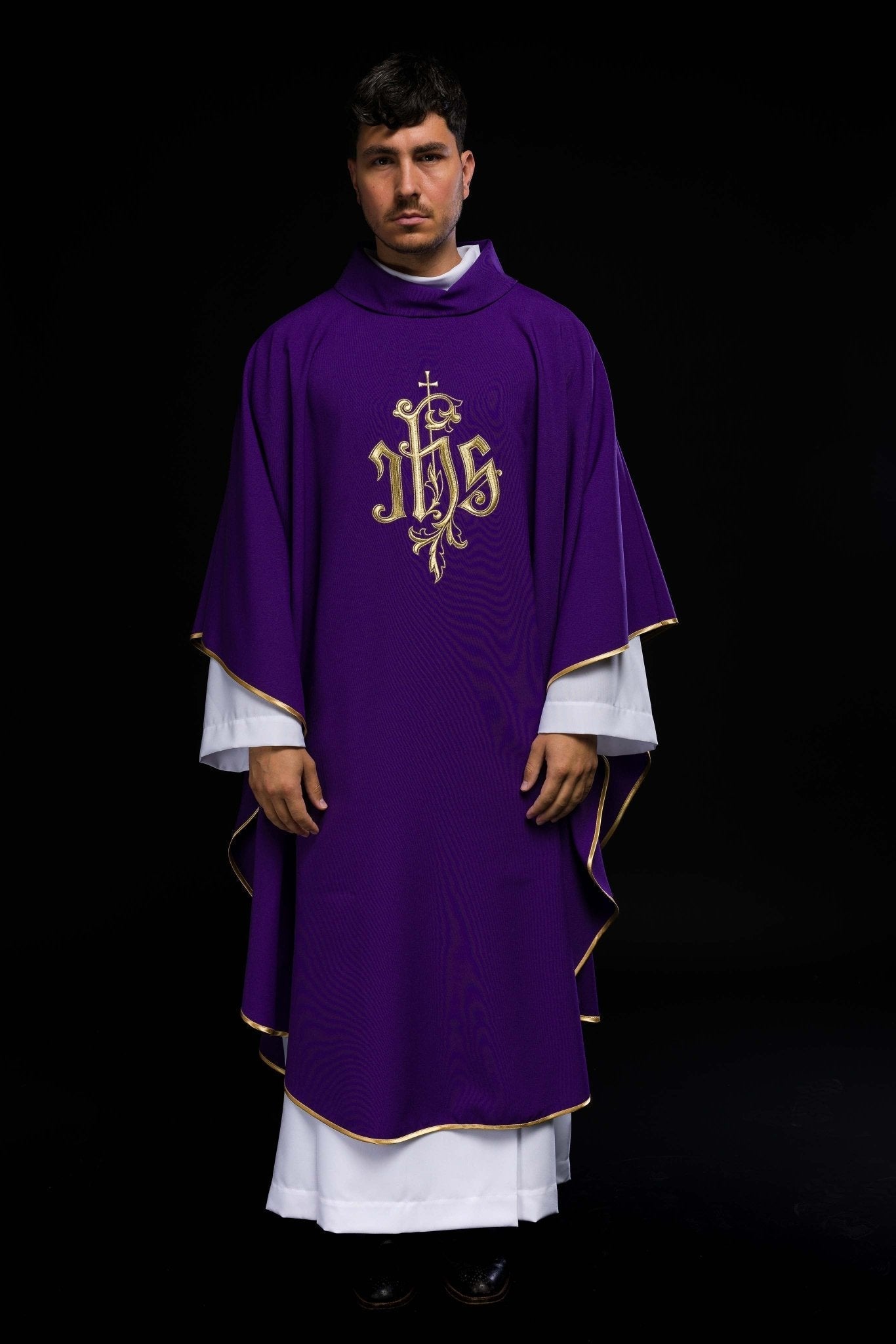 Purple chasuble with JHS gold symbol KOR/032/03/12 FIOLET - HAFTINAUSA.COM