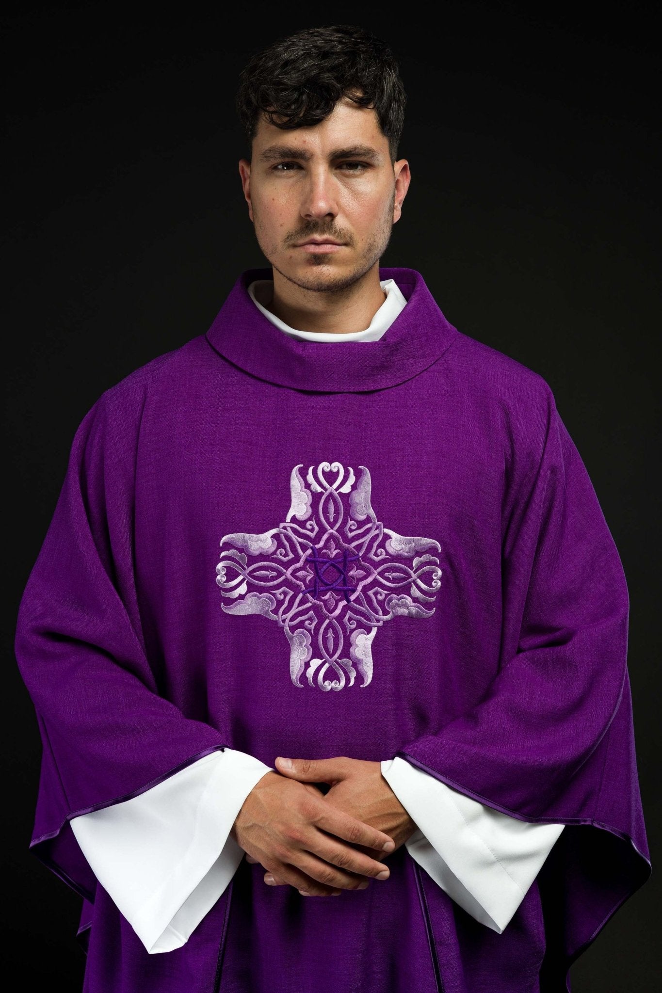 Purple chasuble with purple cross HA7035-03 FIOLET - CHASUBLES.COM
