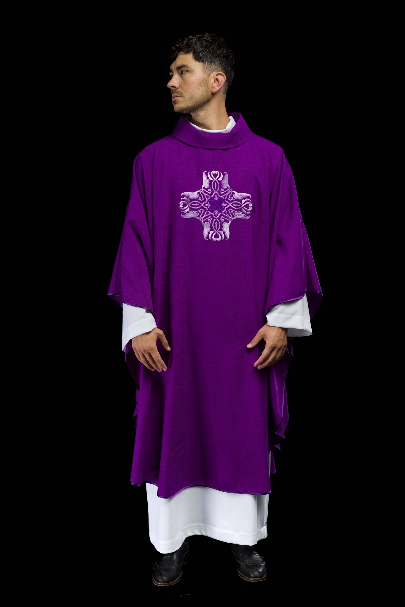 Purple chasuble with purple cross HA7035-03 FIOLET - CHASUBLES.COM