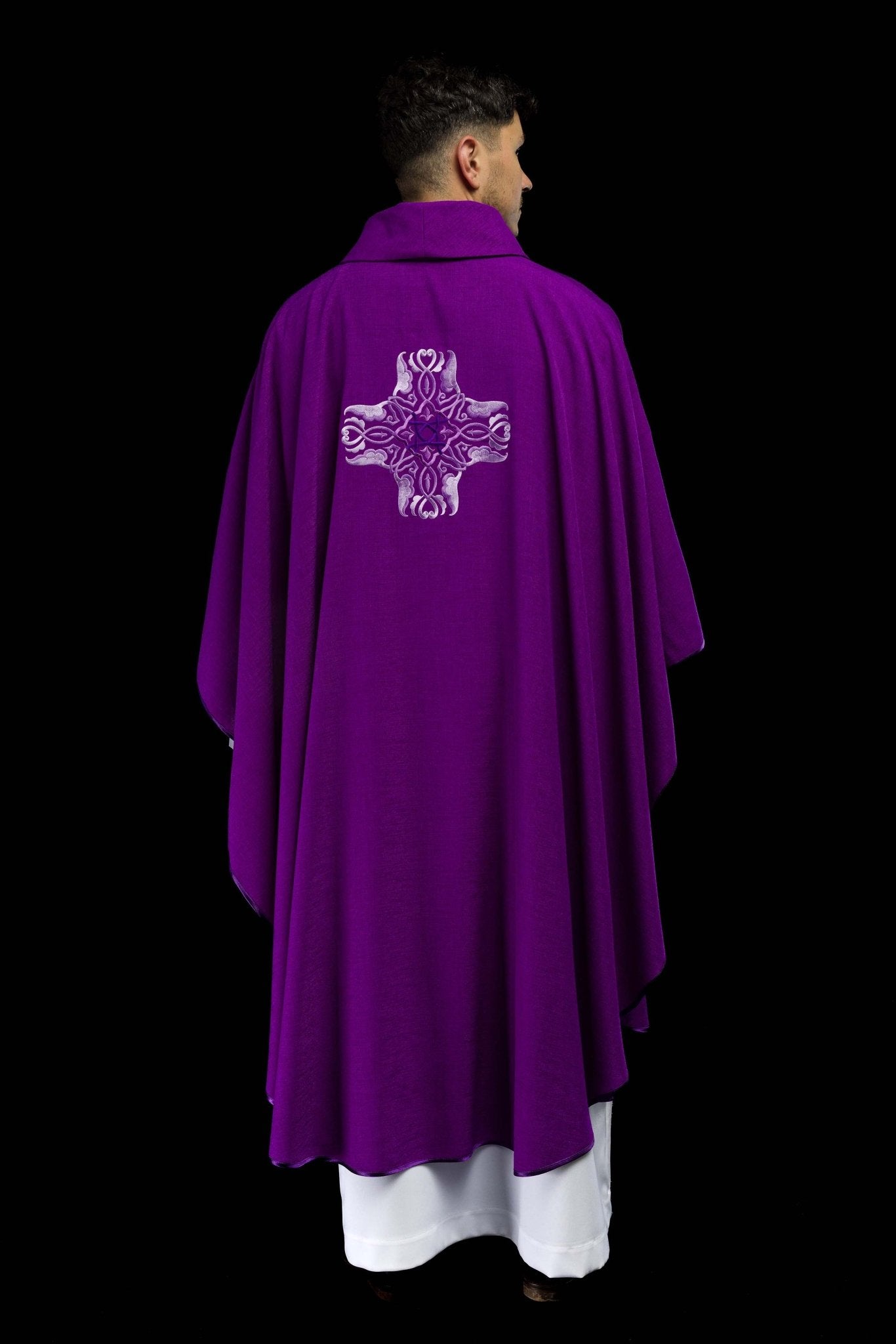 Purple chasuble with purple cross HA7035-03 FIOLET - CHASUBLES.COM
