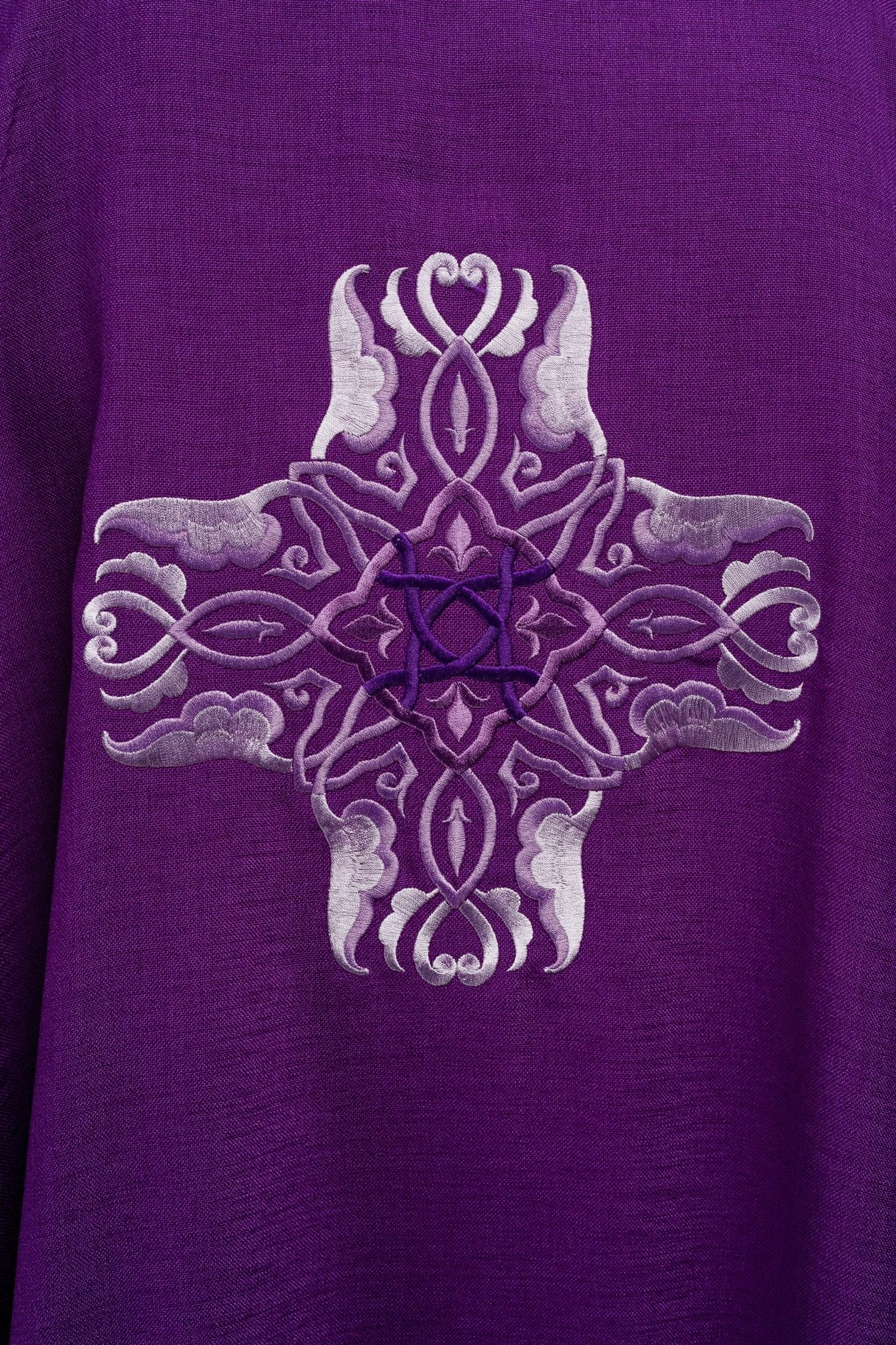Purple chasuble with purple cross HA7035-03 FIOLET - CHASUBLES.COM