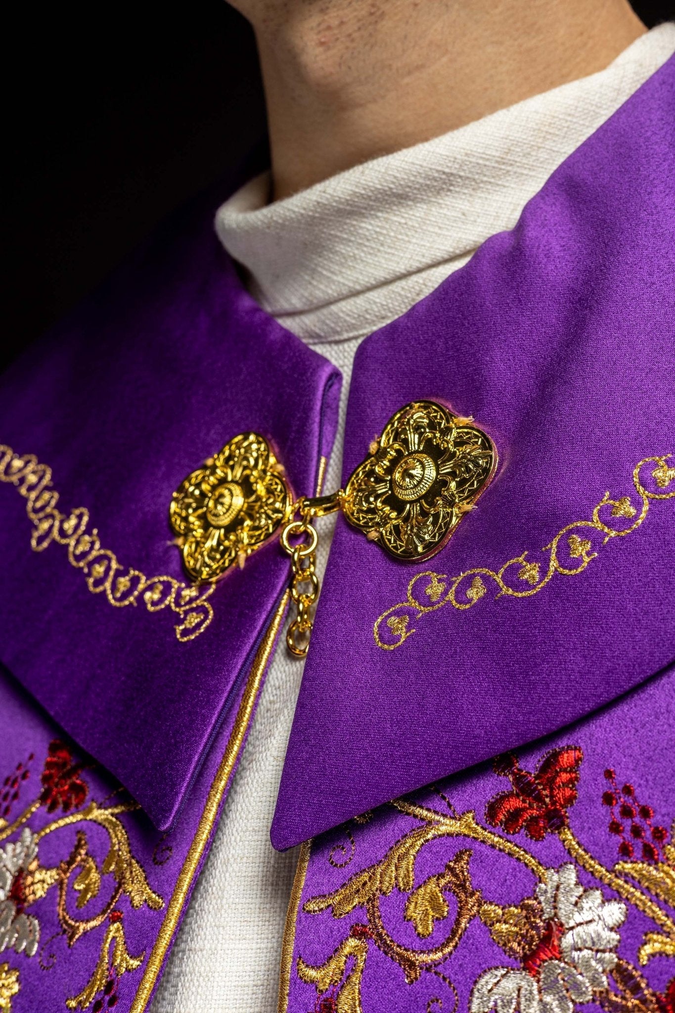 Purple christian cope with gold embroidery and PAX symbol KKP/014/03/20 FIOLETOWA SAT.POMPON 145cm - HAFTINAUSA.COM