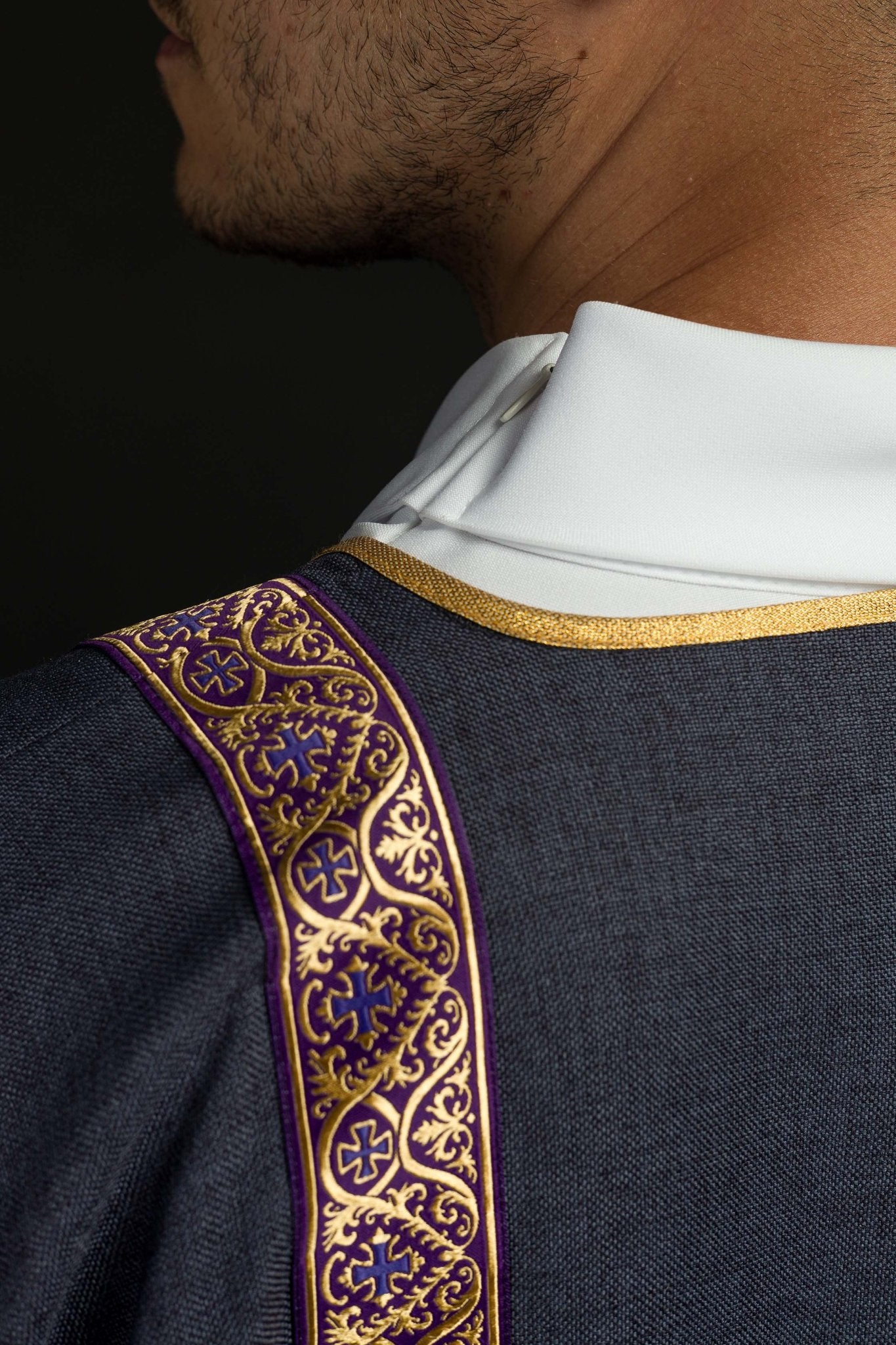 Purple dalmatic decorated with gold jacquard ribbons KDL/395/03/70/B - CHASUBLES.COM
