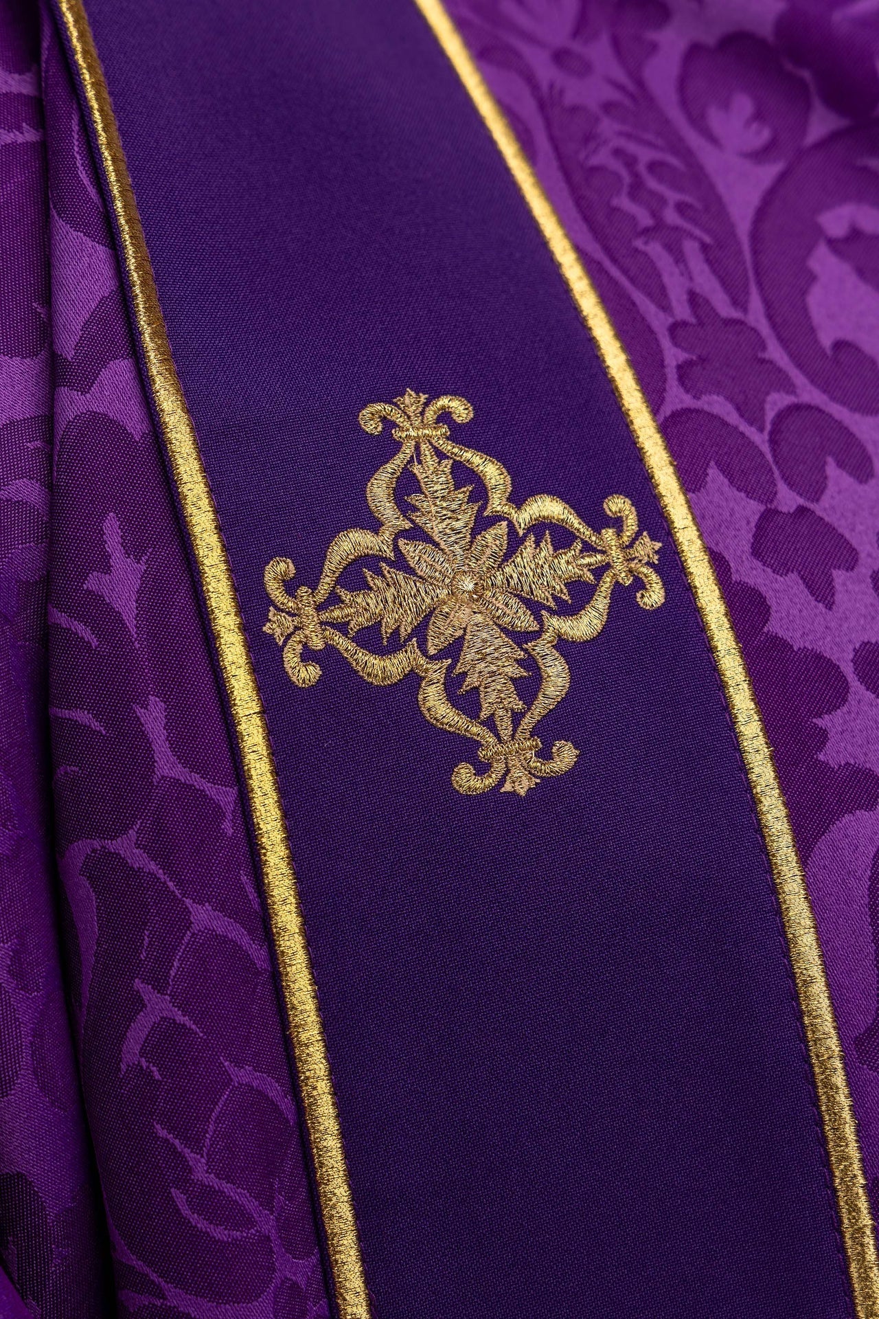 Purple dalmatic in jacquard with bands and embroidered gold crosses KDL/284/03/81/B - CHASUBLES.COM