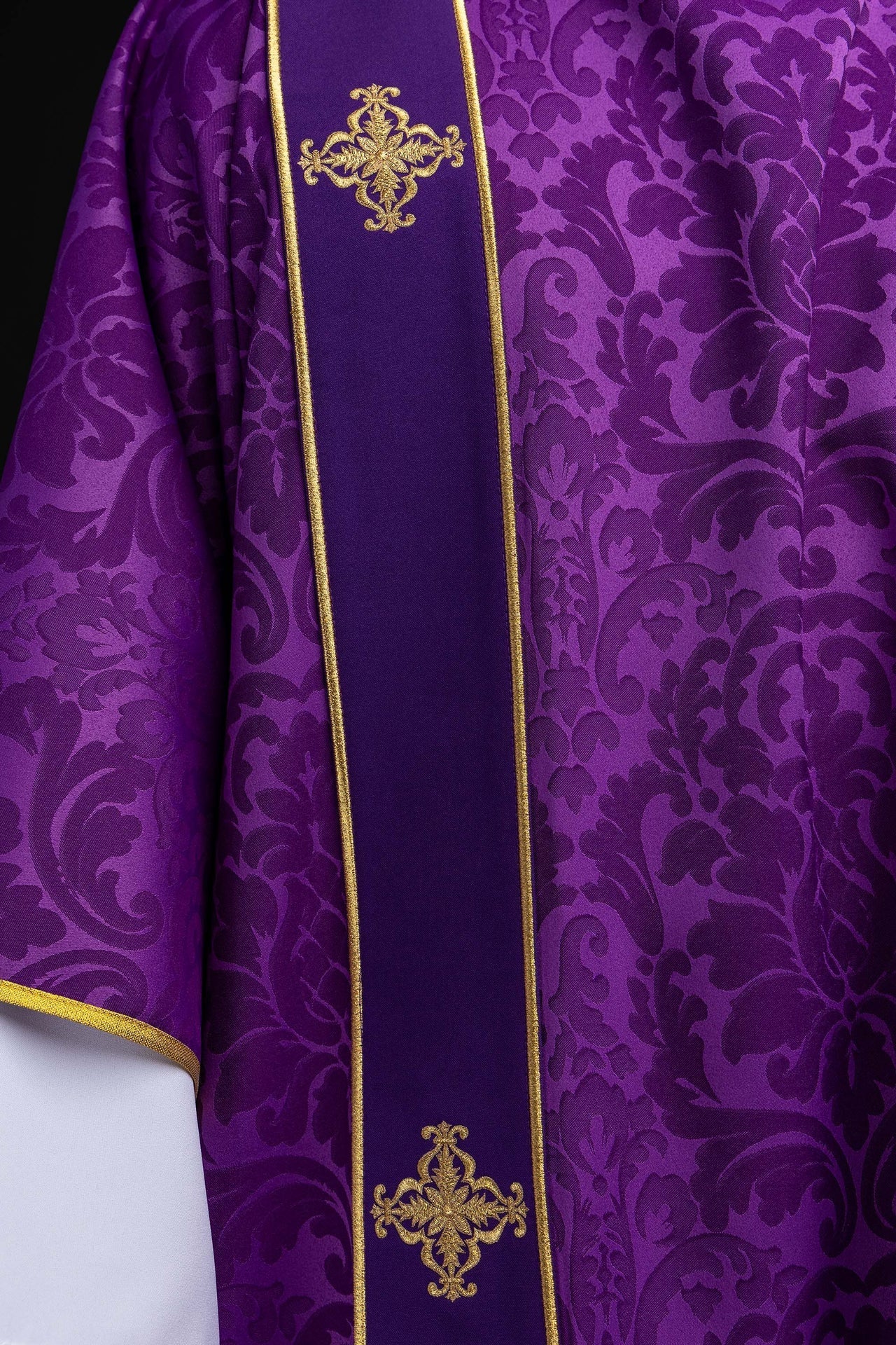 Purple dalmatic in jacquard with bands and embroidered gold crosses KDL/284/03/81/B - CHASUBLES.COM