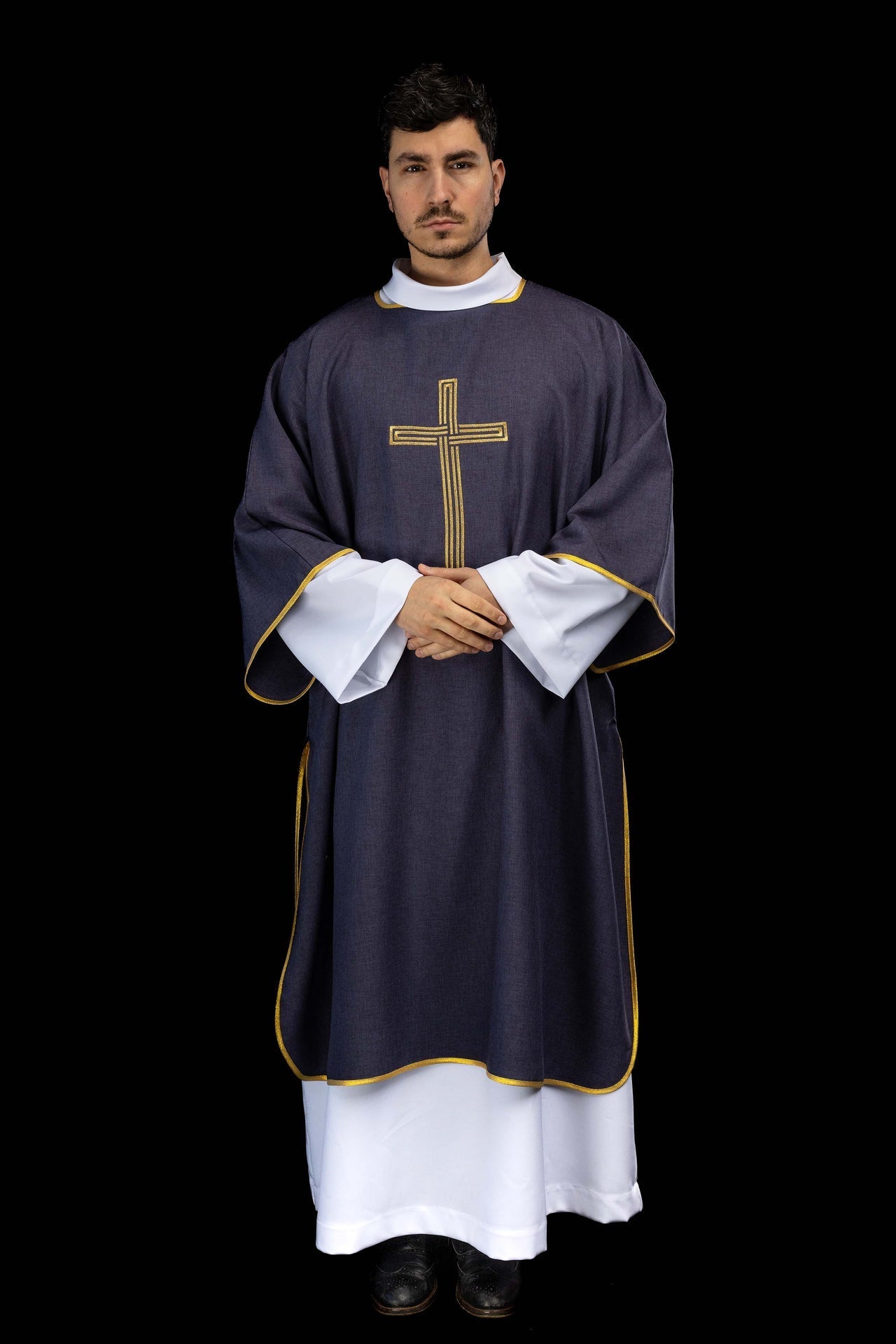 Purple dalmatic with an embroidered gold cross KDL/393/03/70/D - CHASUBLES.COM