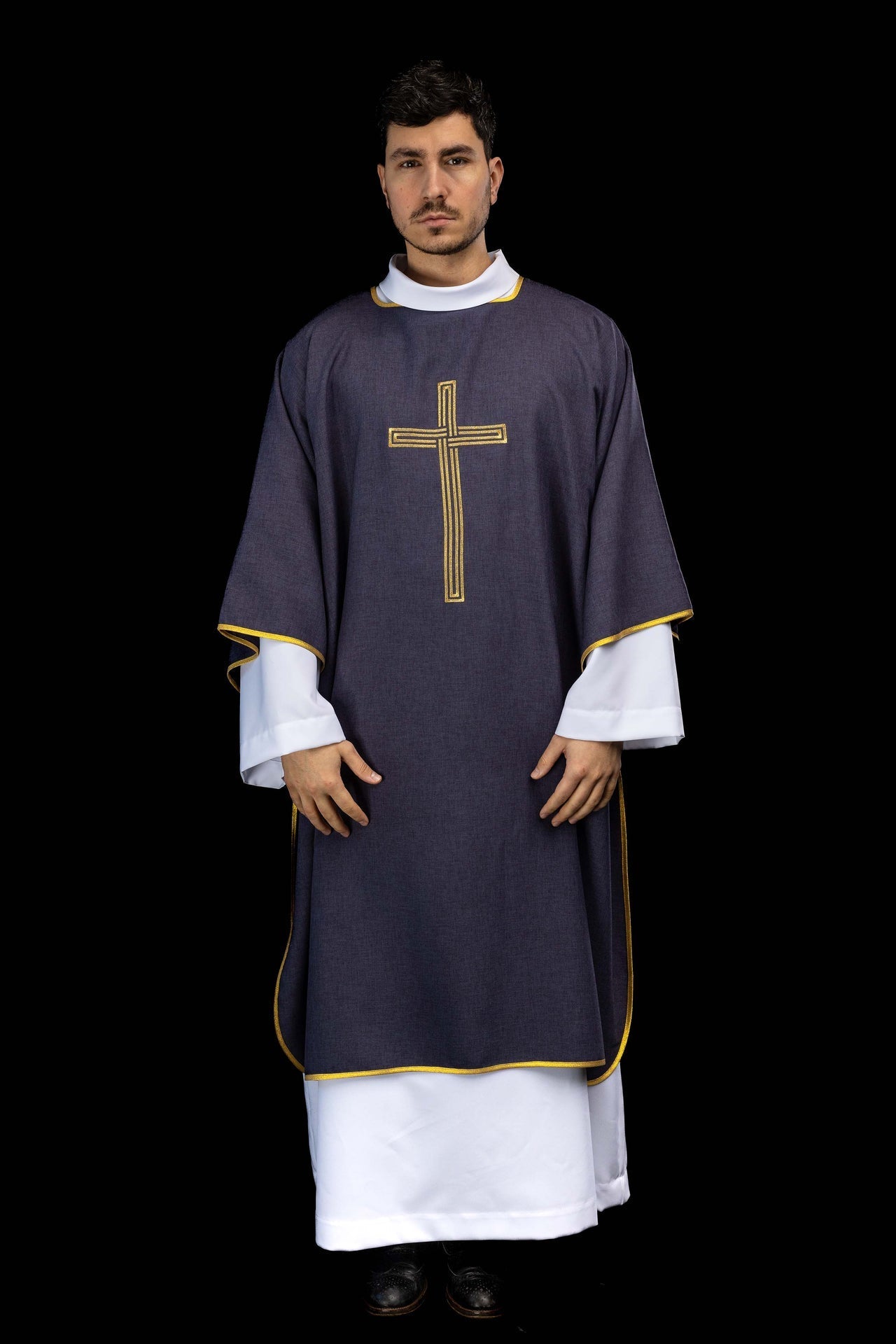 Purple dalmatic with an embroidered gold cross KDL/393/03/70/D - CHASUBLES.COM