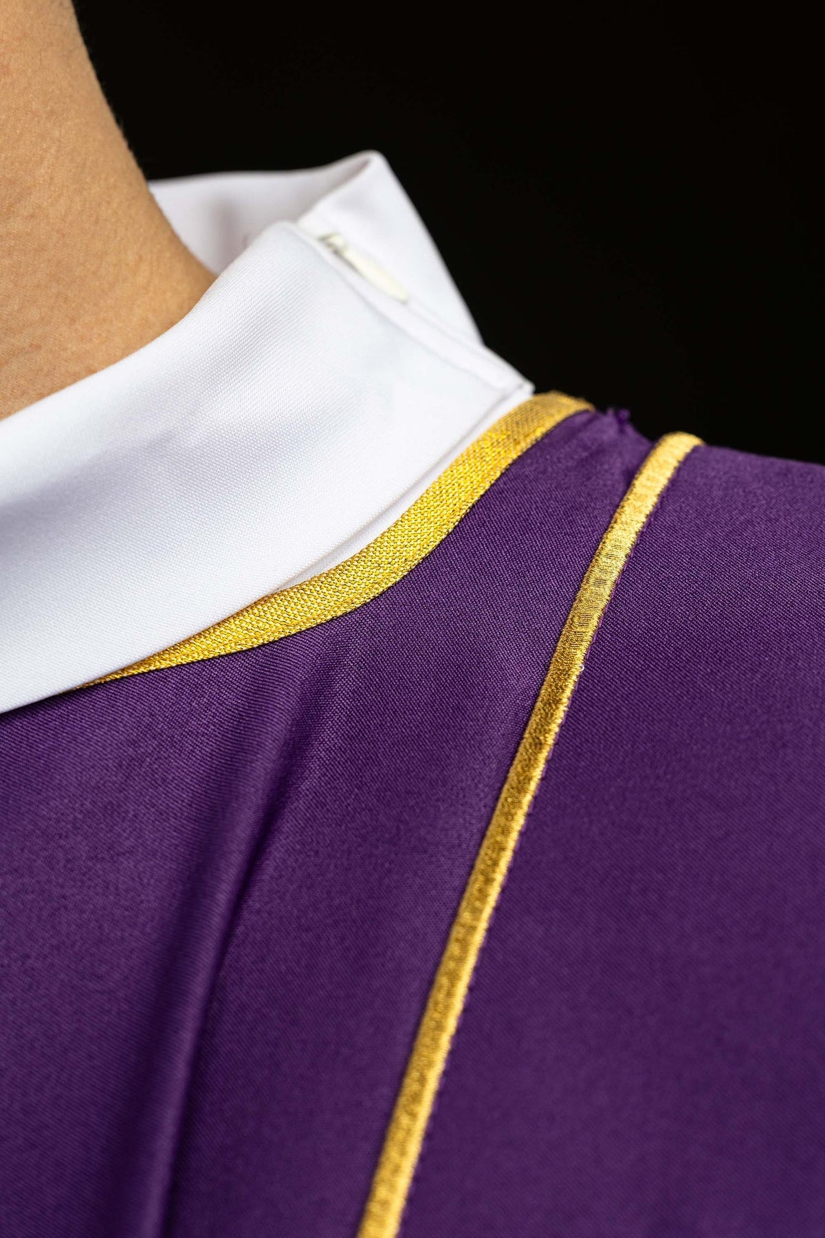 Purple dalmatic with bands and embroidered gold crosses KDL/285/03/53/B - CHASUBLES.COM