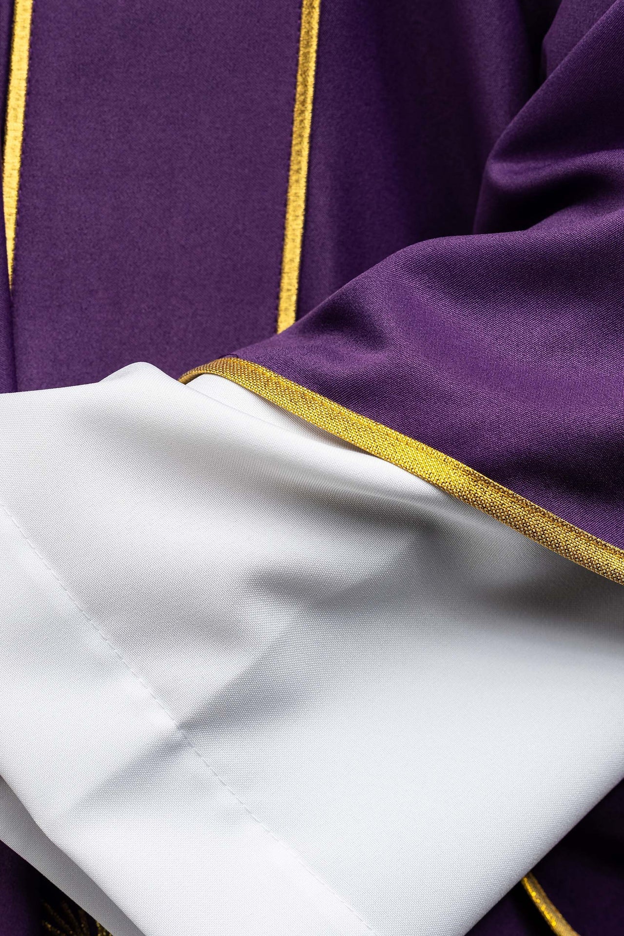 Purple dalmatic with bands and embroidered gold crosses KDL/285/03/53/B - CHASUBLES.COM