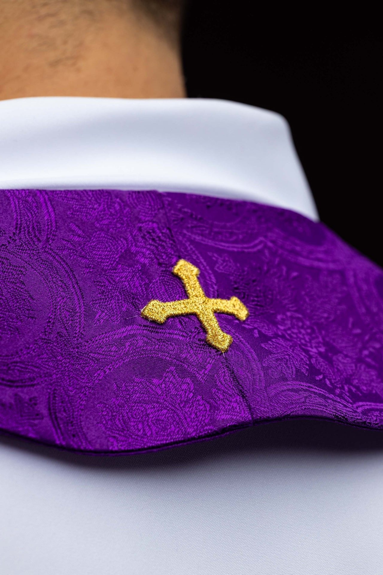 Purple jacquard stole embroidered with a cross motif KST/967/03/11 - CHASUBLES.COM