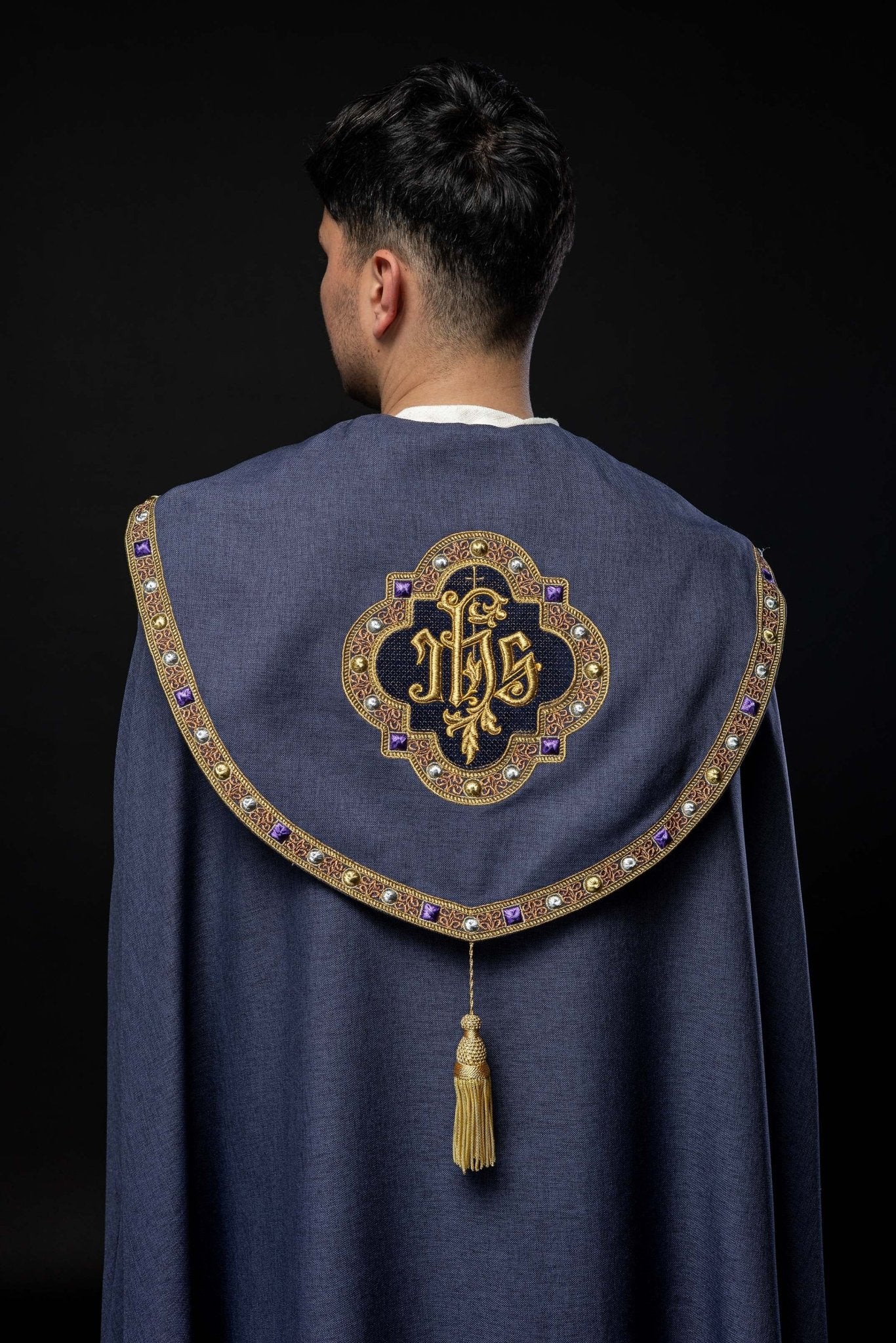 Purple liturgical cape with gold IHS S - 3067 - 03 - 70 150cm - HAFTINAUSA.COM