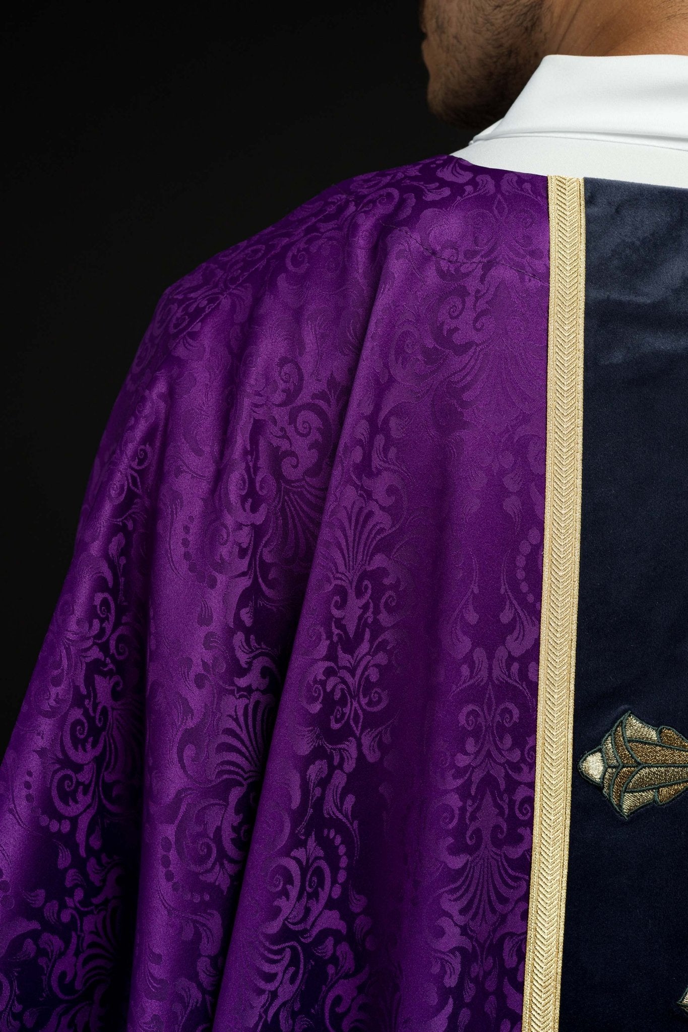 Purple liturgical chasuble with stole and cross embroidery on jacquard fabric KOA/007/03/98 - CHASUBLES.COM