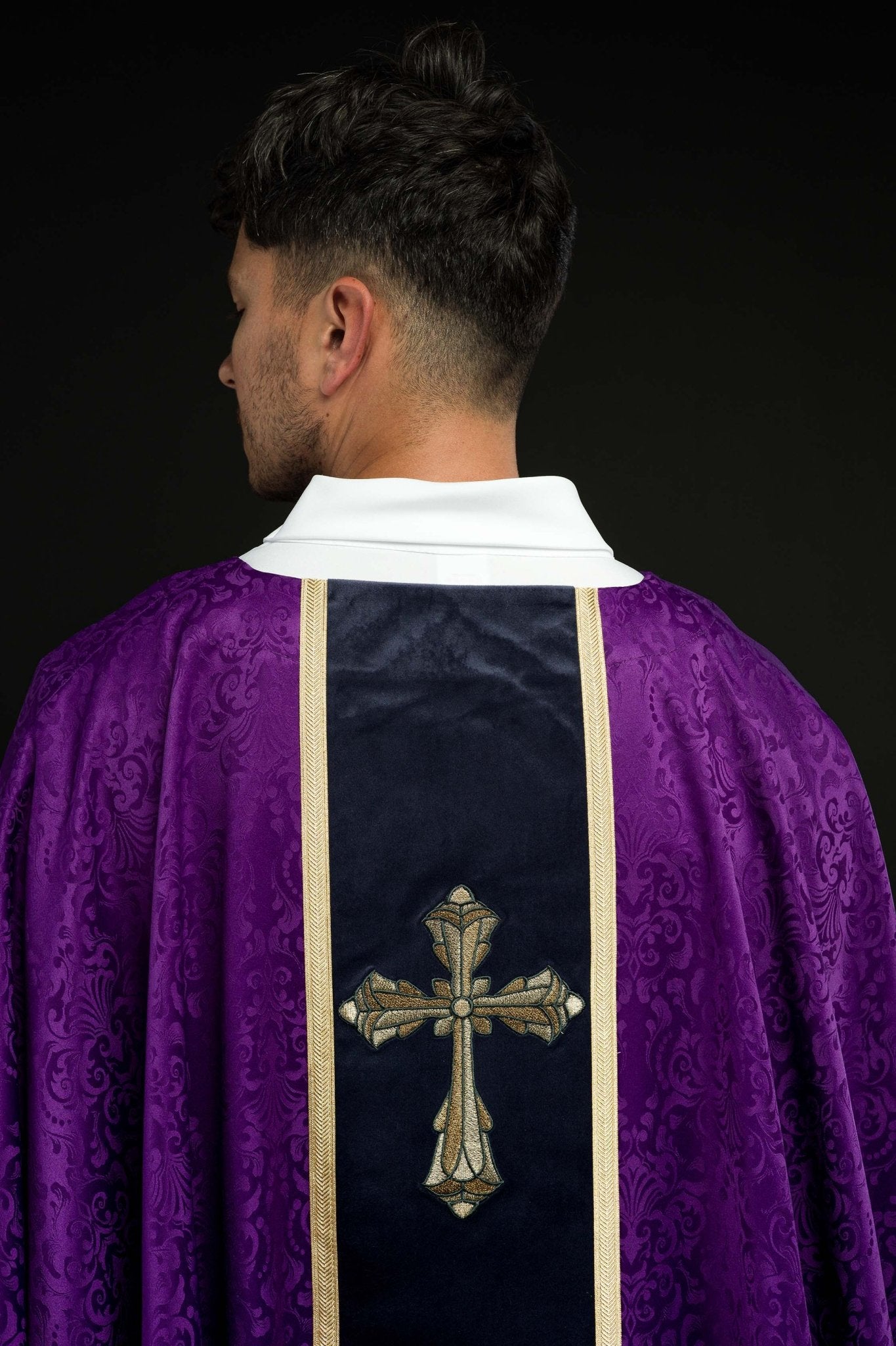 Purple liturgical chasuble with stole and cross embroidery on jacquard fabric KOA/007/03/98 - CHASUBLES.COM