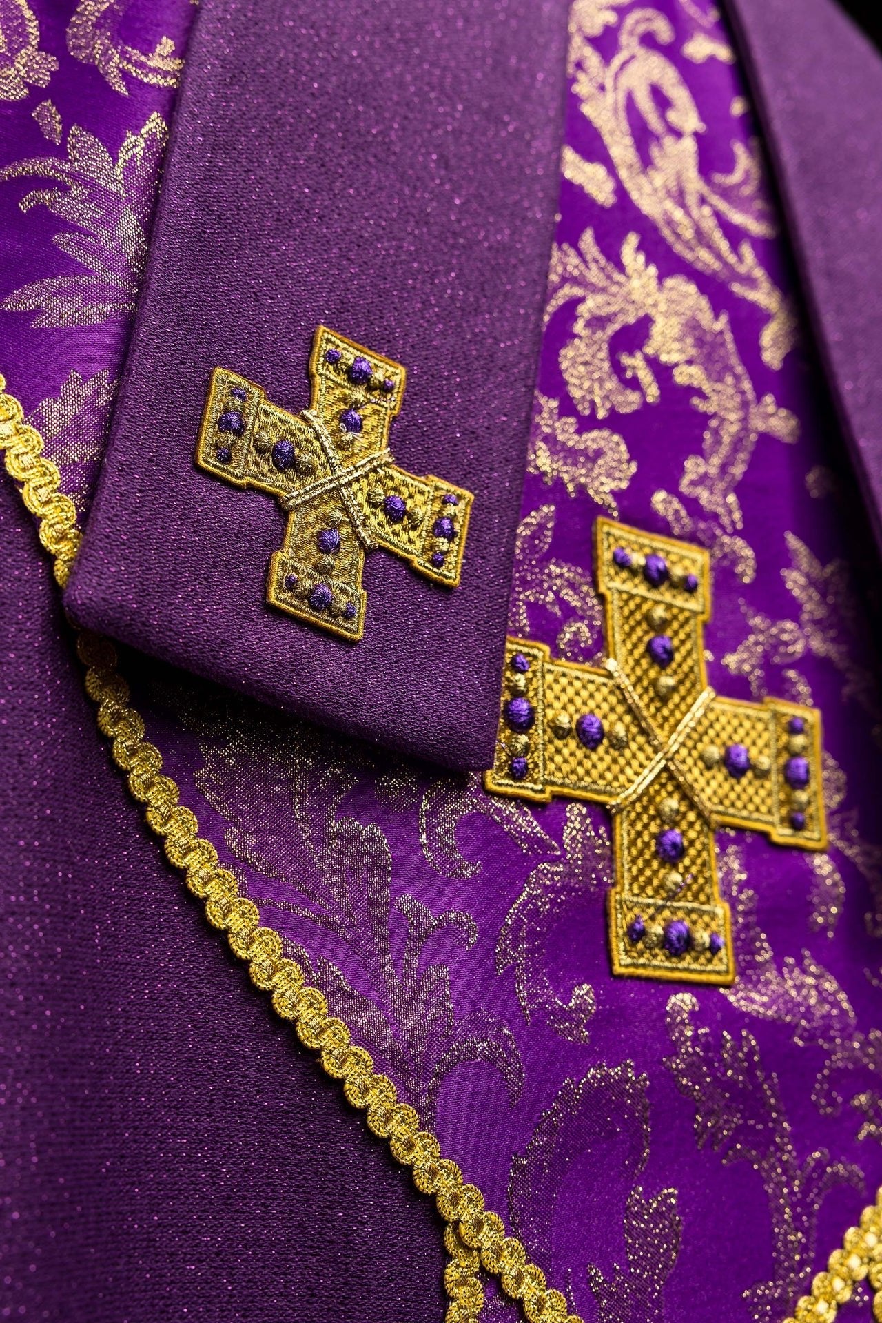 Purple mitre embroidered with a cross decorated with jacquard fabric LE/9075/03-1 - CHASUBLES.COM