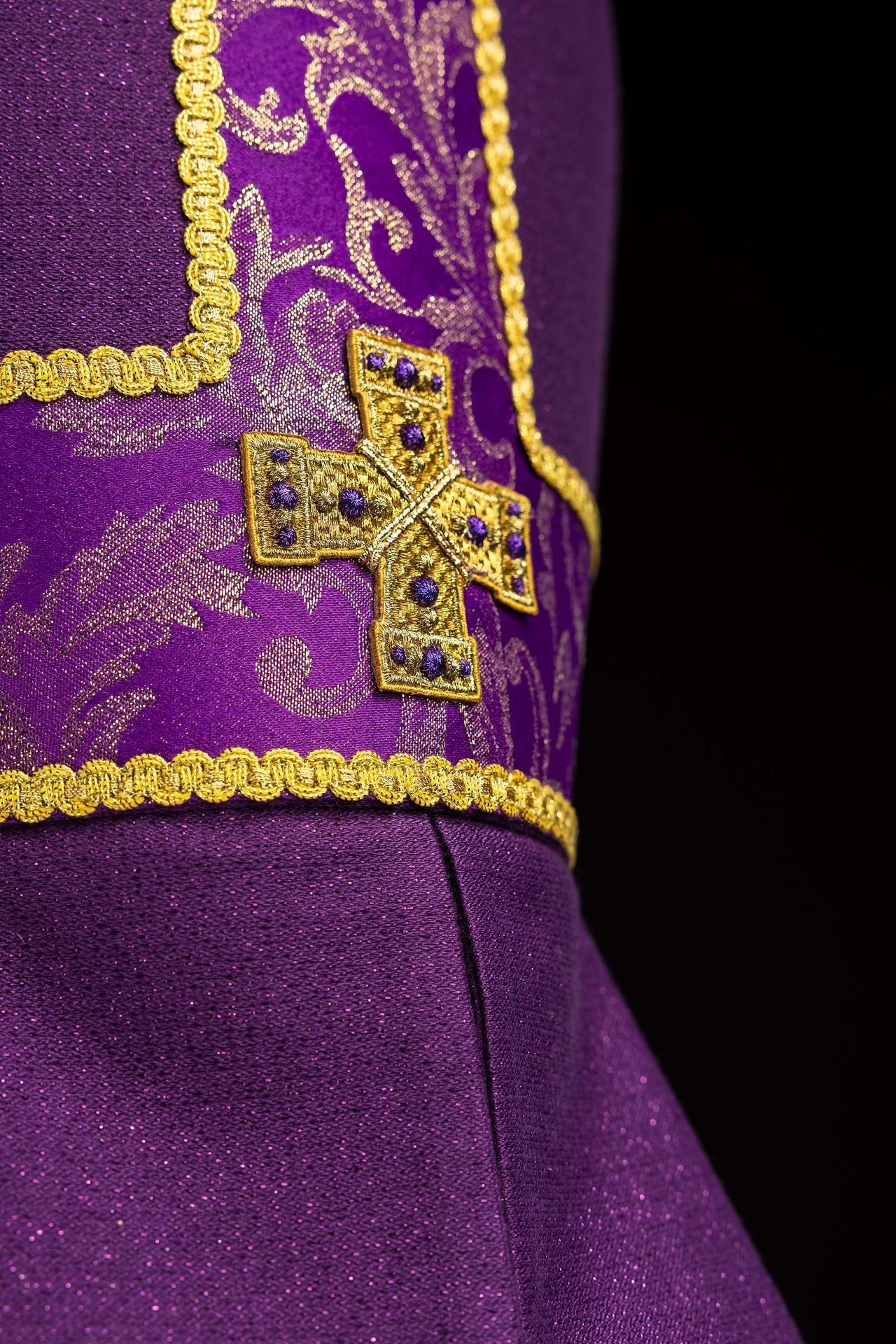 Purple mitre embroidered with a cross decorated with jacquard fabric LE/9075/03-1 - CHASUBLES.COM