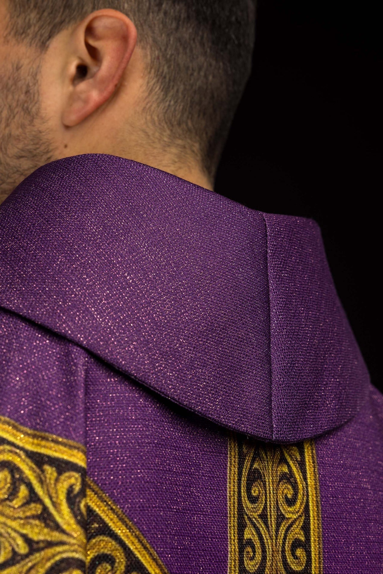 Purple printed Pax chasuble with rich gold ornamentation KOD/7009/03/40 - CHASUBLES.COM