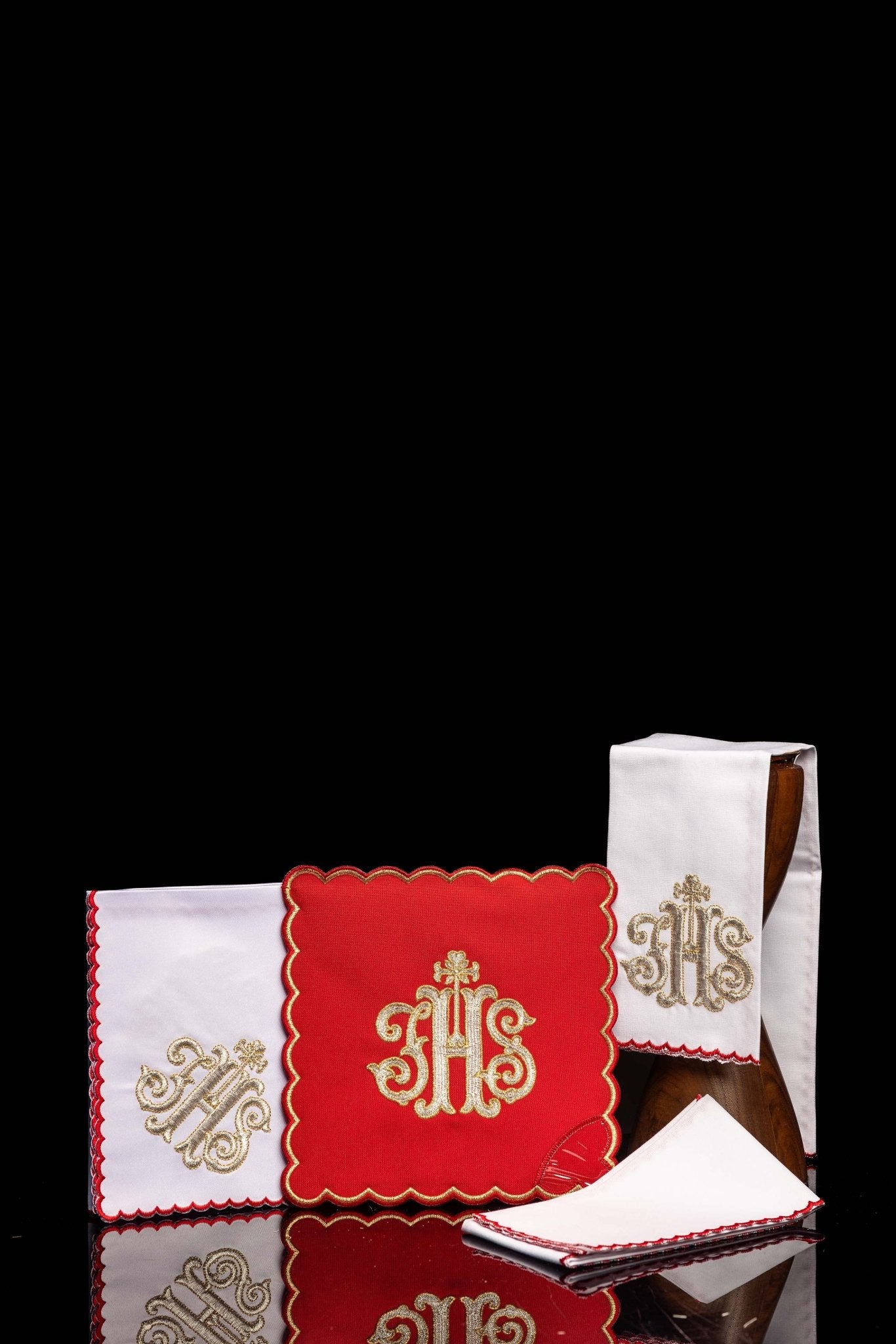 Red Chalice Linen set with IHS motif KK/072/02 - CHASUBLES.COM