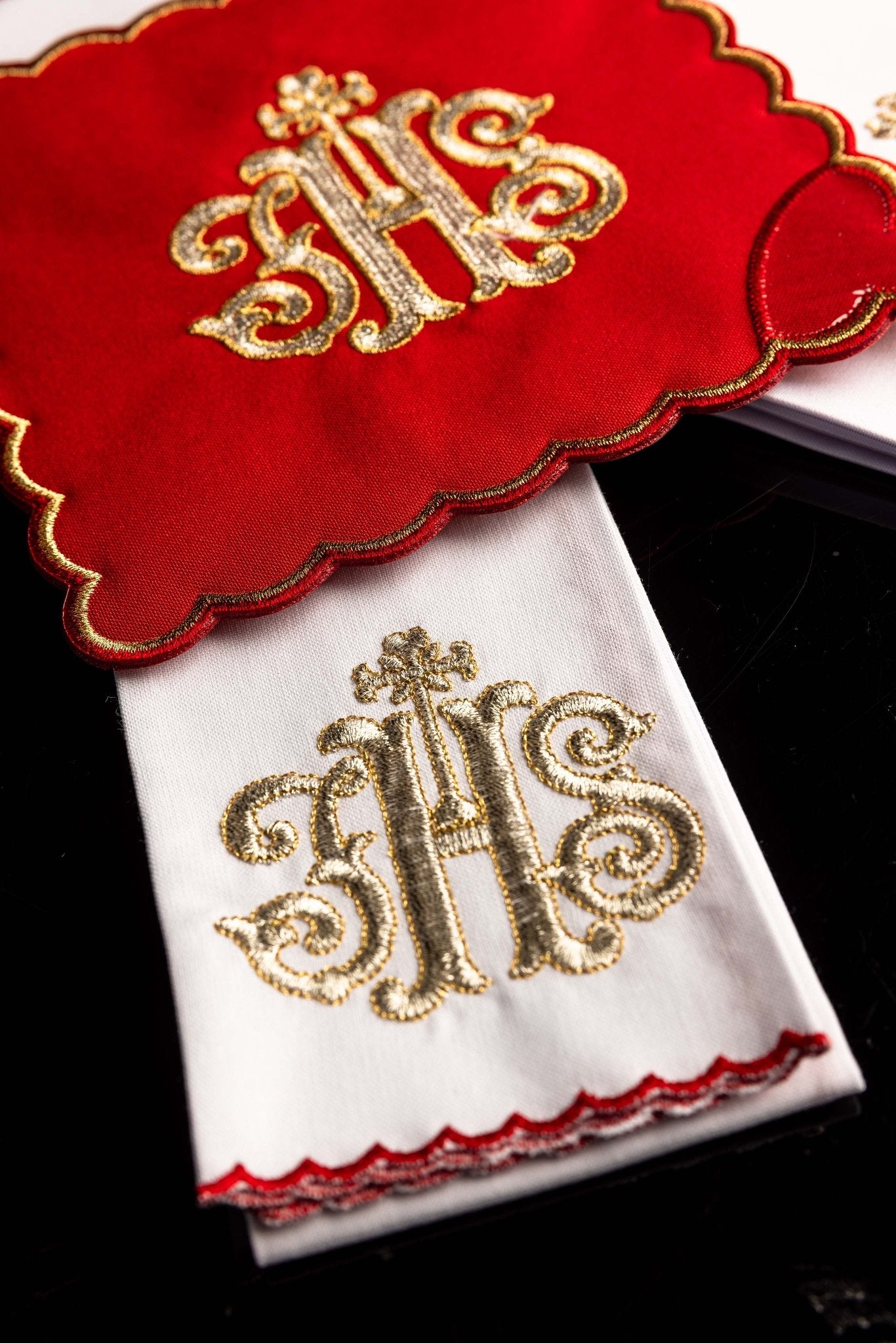 Red Chalice Linen set with IHS motif KK/072/02 - CHASUBLES.COM