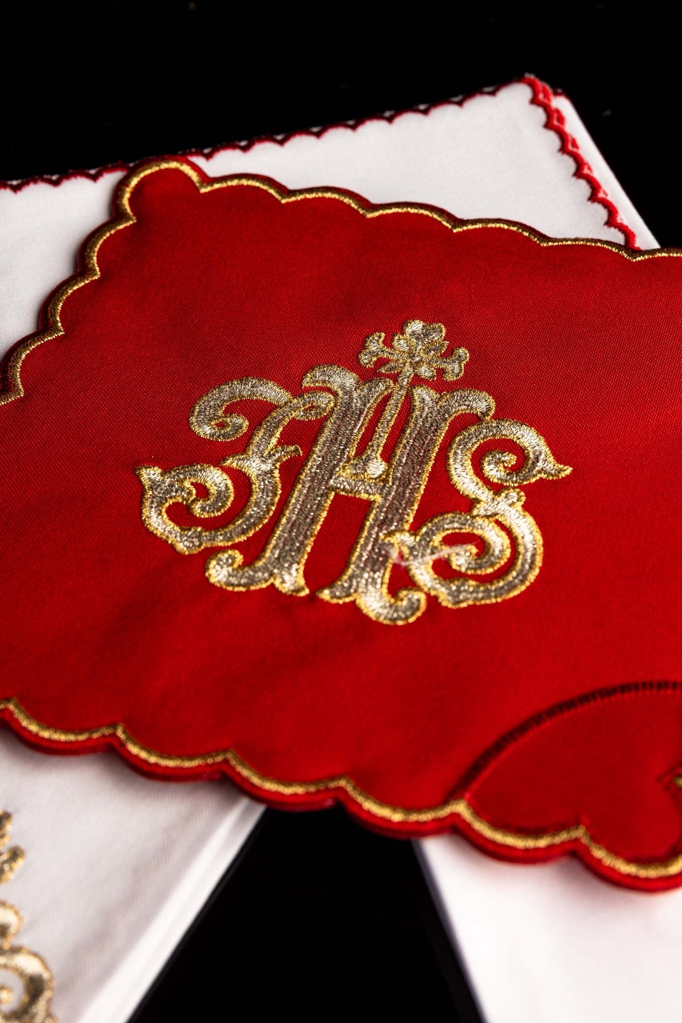 Red Chalice Linen set with IHS motif KK/072/02 - CHASUBLES.COM