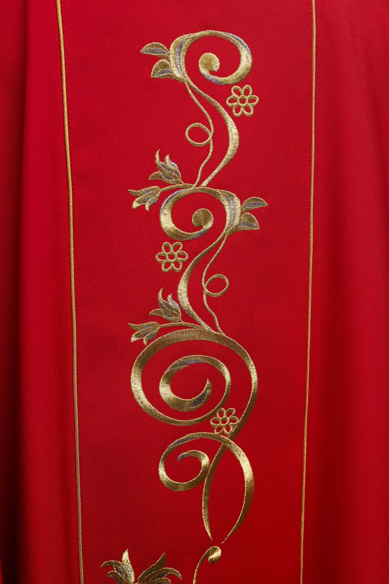 Red chasuble embroidered with IHS KOR/031/02/01 CZERWONY - HAFTINAUSA.COM