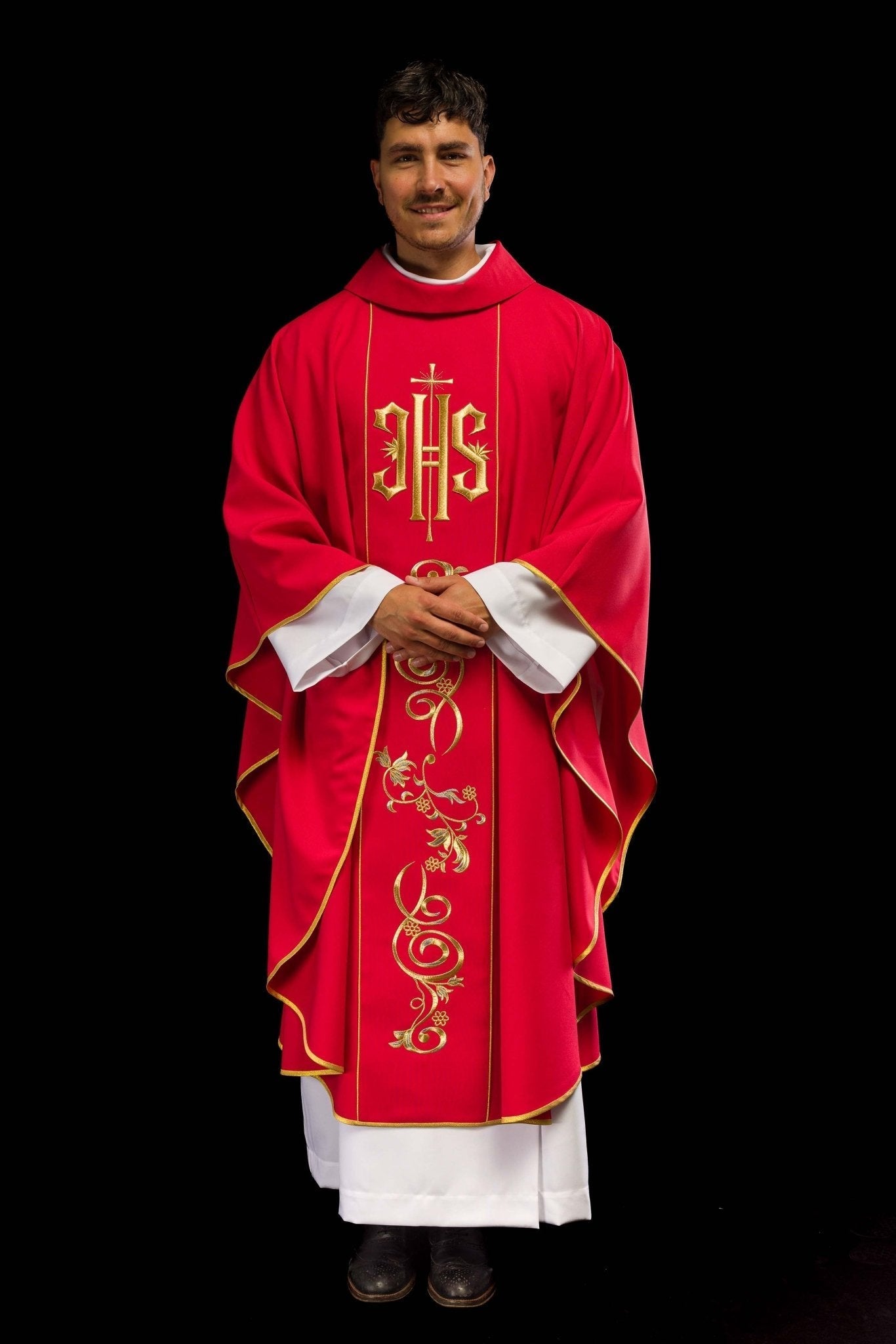 Red chasuble embroidered with IHS KOR/031/02/01 CZERWONY - HAFTINAUSA.COM