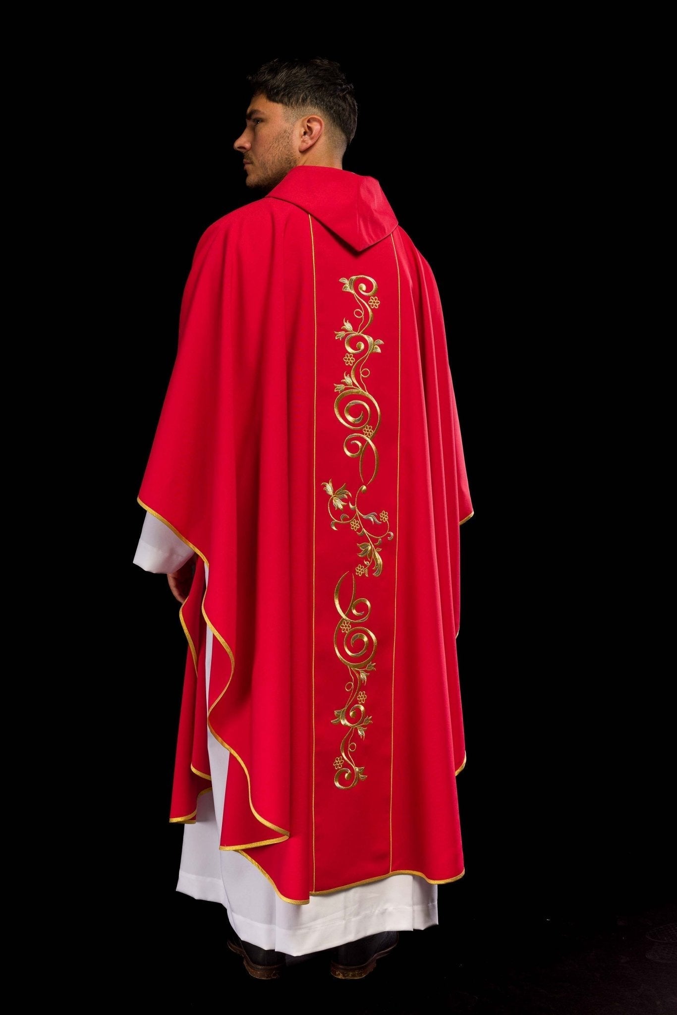 Red chasuble embroidered with IHS KOR/031/02/01 CZERWONY - HAFTINAUSA.COM