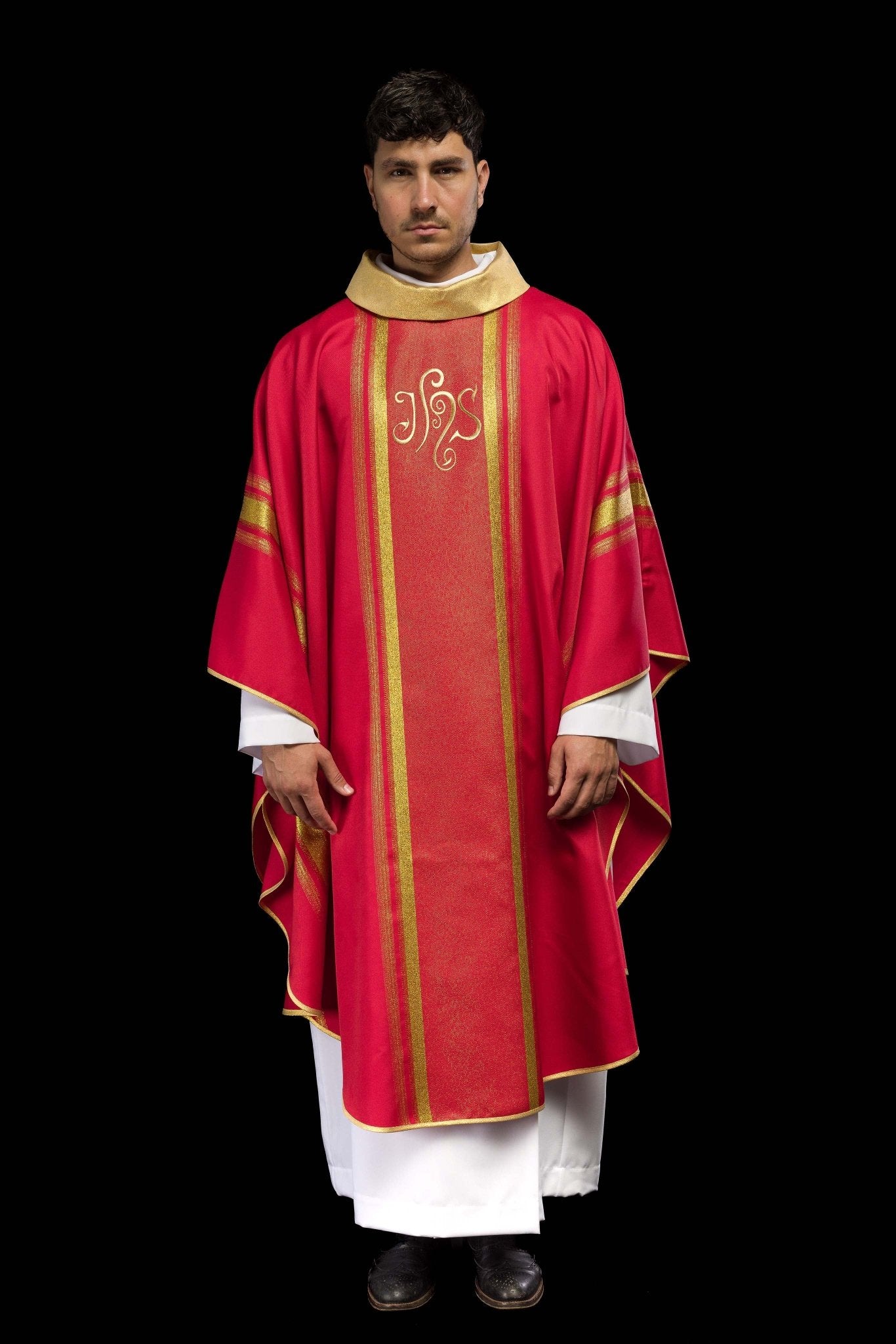 Red chasuble embroidered with IHS motif with gilding KOR/183/02/27 CZERWONY - CHASUBLES.COM