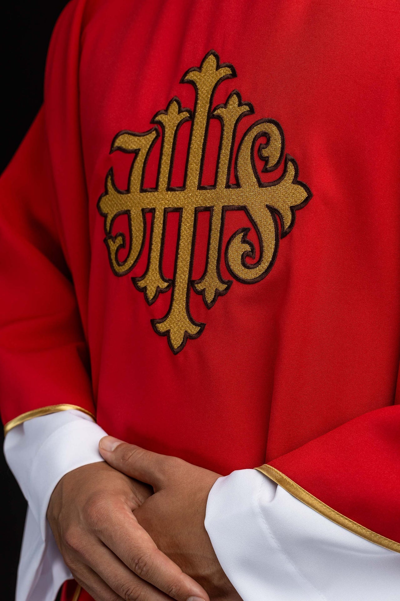 Red chasuble embroidered with the JHS symbol and a wide collar KOK/005/02/12/KARO - CHASUBLES.COM