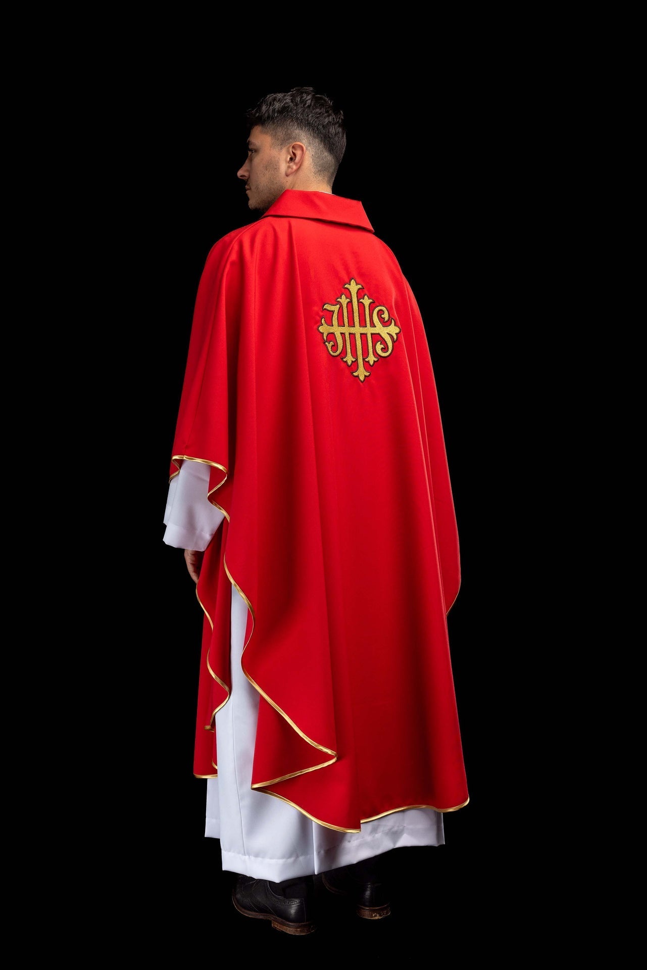Red chasuble embroidered with the JHS symbol and a wide collar KOK/005/02/12/KARO - CHASUBLES.COM