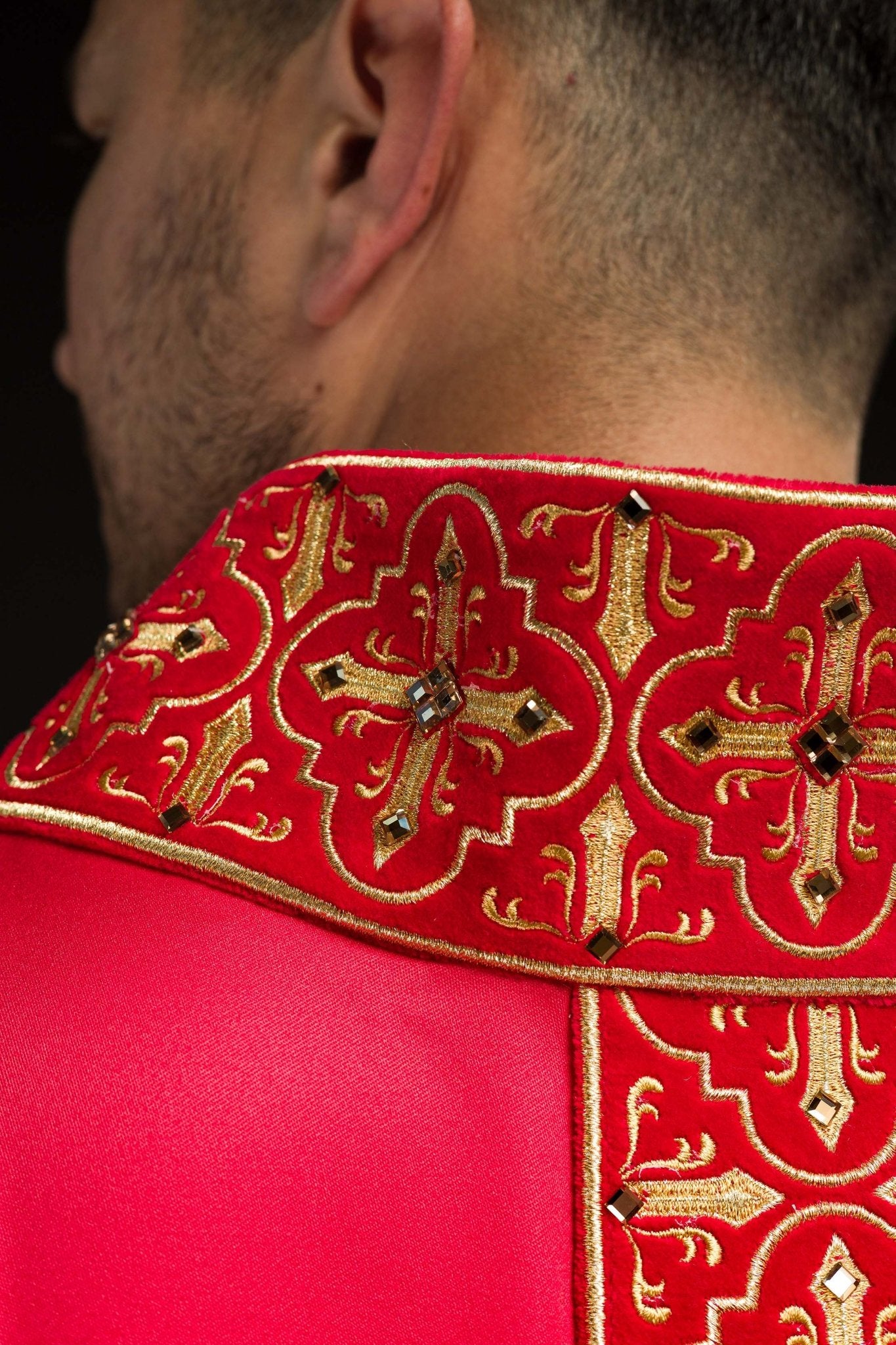 Red chasuble finished with 500 red faceted stones LE/7004/02 - CHASUBLES.COM