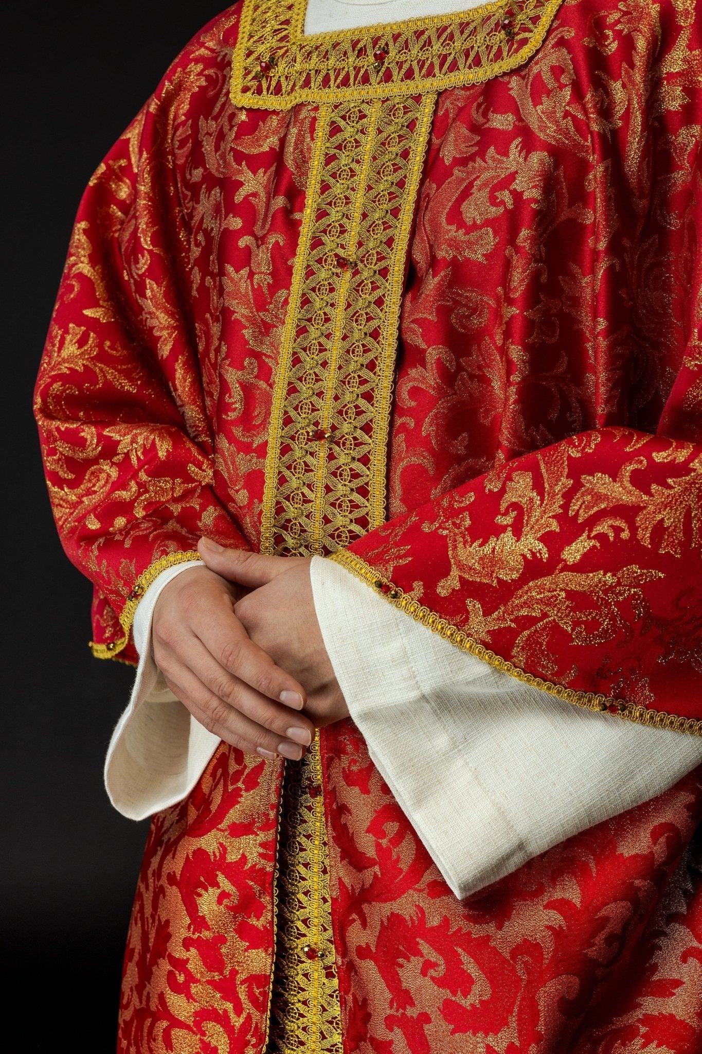 Red chasuble made of jacquard Italian fabric Handmade 7009 HM/7009/02/90 - HAFTINAUSA.COM