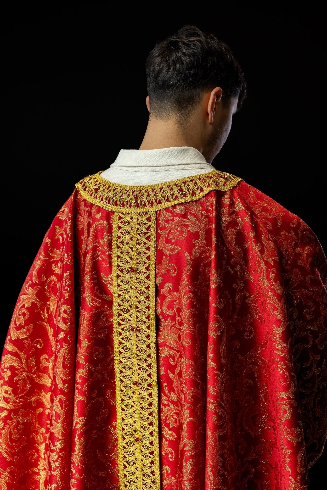 Red chasuble made of jacquard Italian fabric Handmade 7009 HM/7009/02/90 - HAFTINAUSA.COM