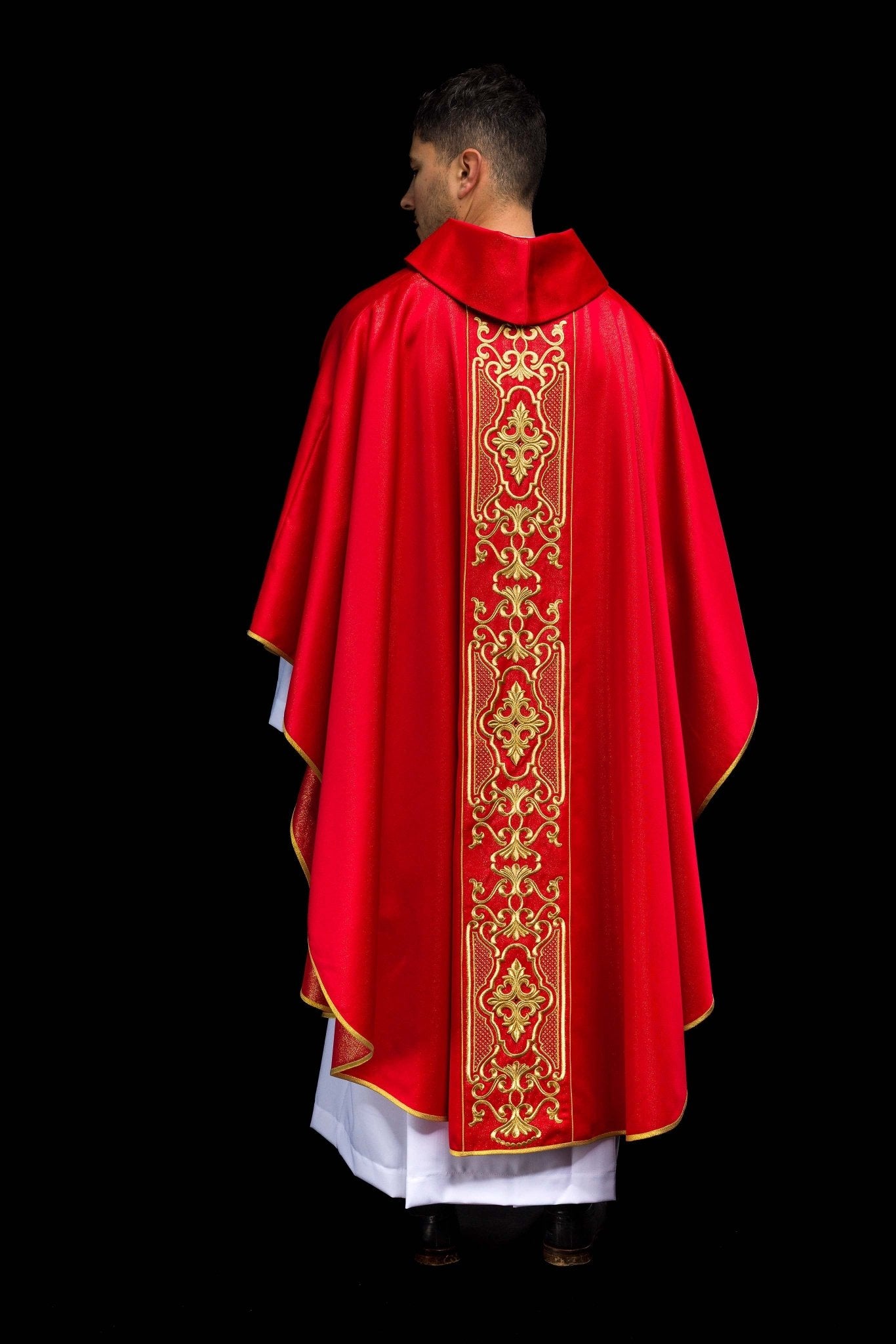 Red chasuble on shiny fabric LE/7021/02 - CHASUBLES.COM