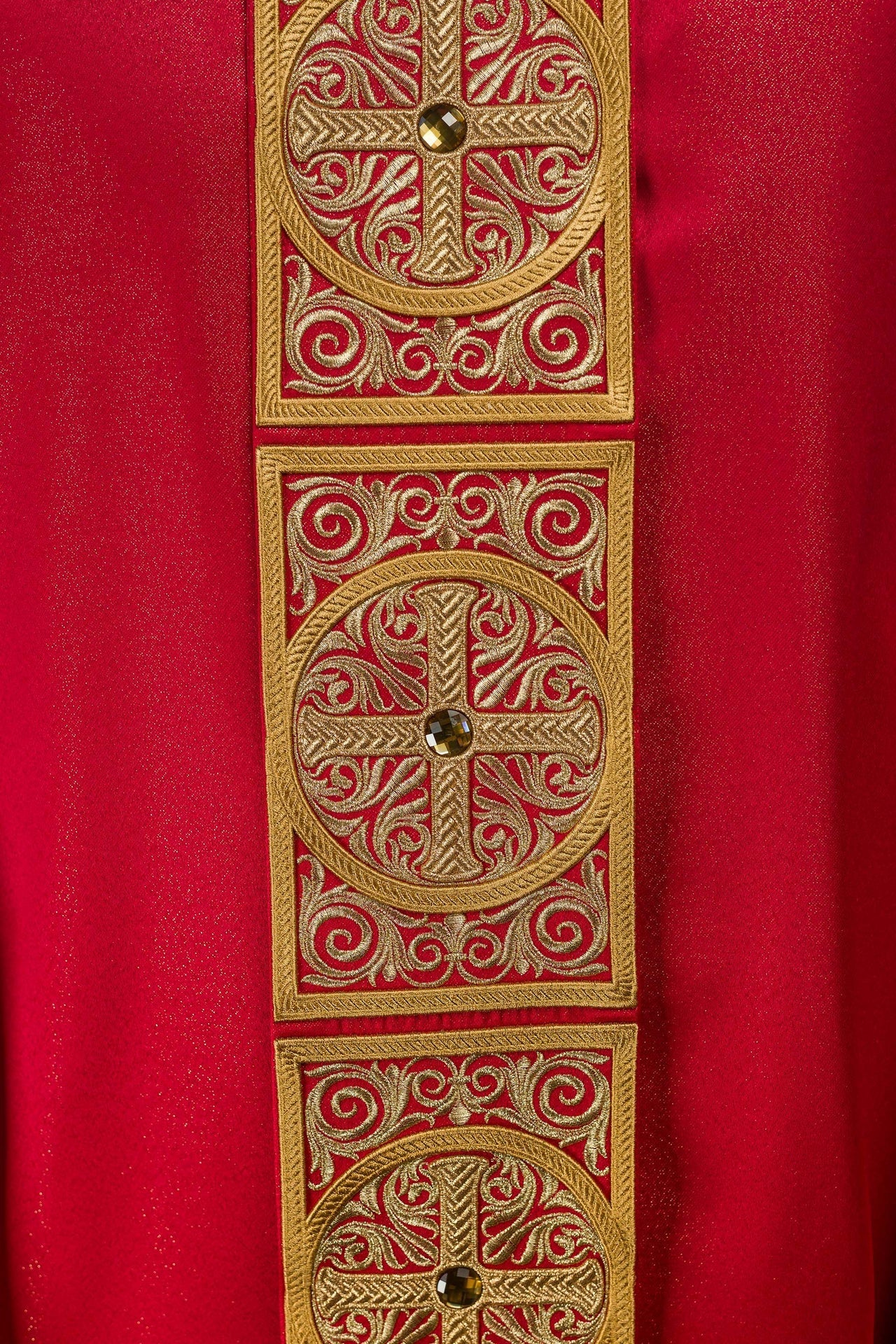 Red Chasuble Richly Embroidered and Decorated with Stones LE/7012/02 - CHASUBLES.COM
