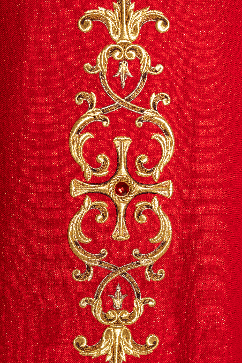 Red chasuble richly embroidered with gemstones LE/7014/02 - HAFTINAUSA.COM